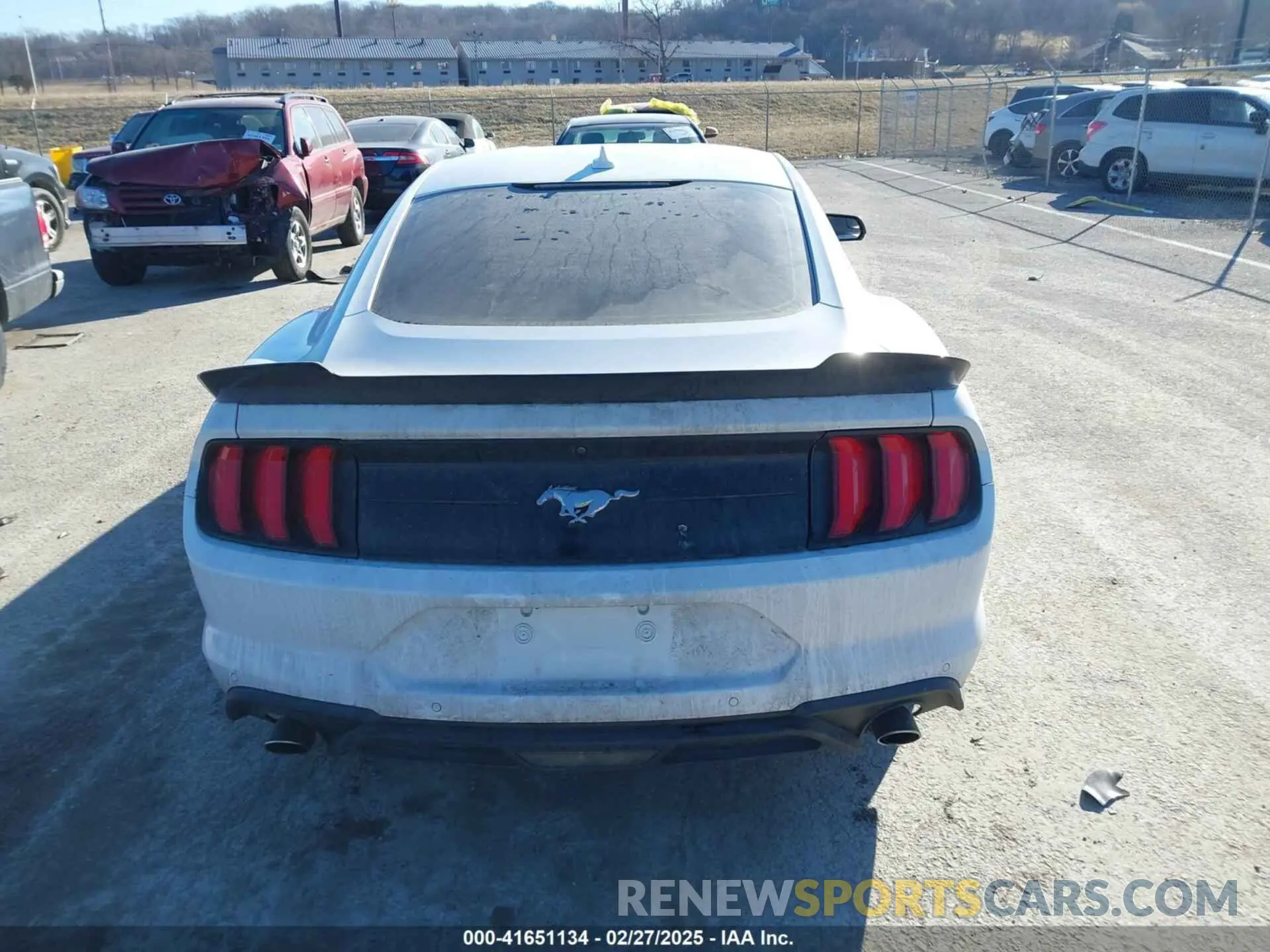 17 Photograph of a damaged car 1FA6P8TH2L5147827 FORD MUSTANG 2020