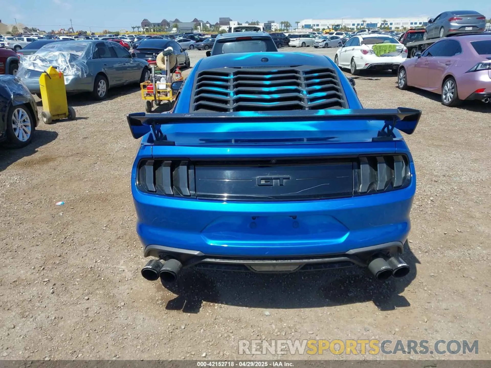 17 Photograph of a damaged car 1FA6P8TH3L5133922 FORD MUSTANG 2020