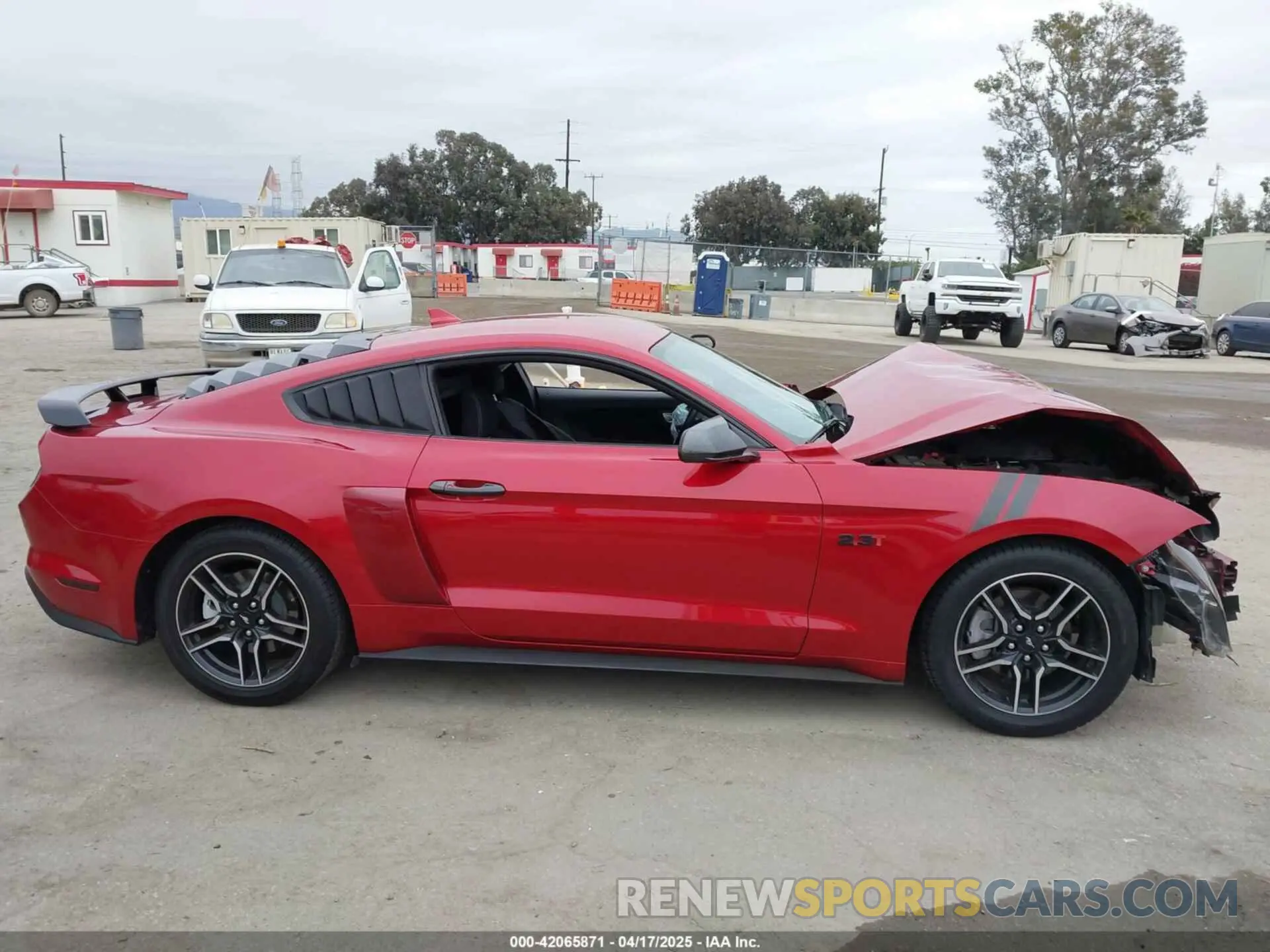 13 Photograph of a damaged car 1FA6P8TH4L5189982 FORD MUSTANG 2020