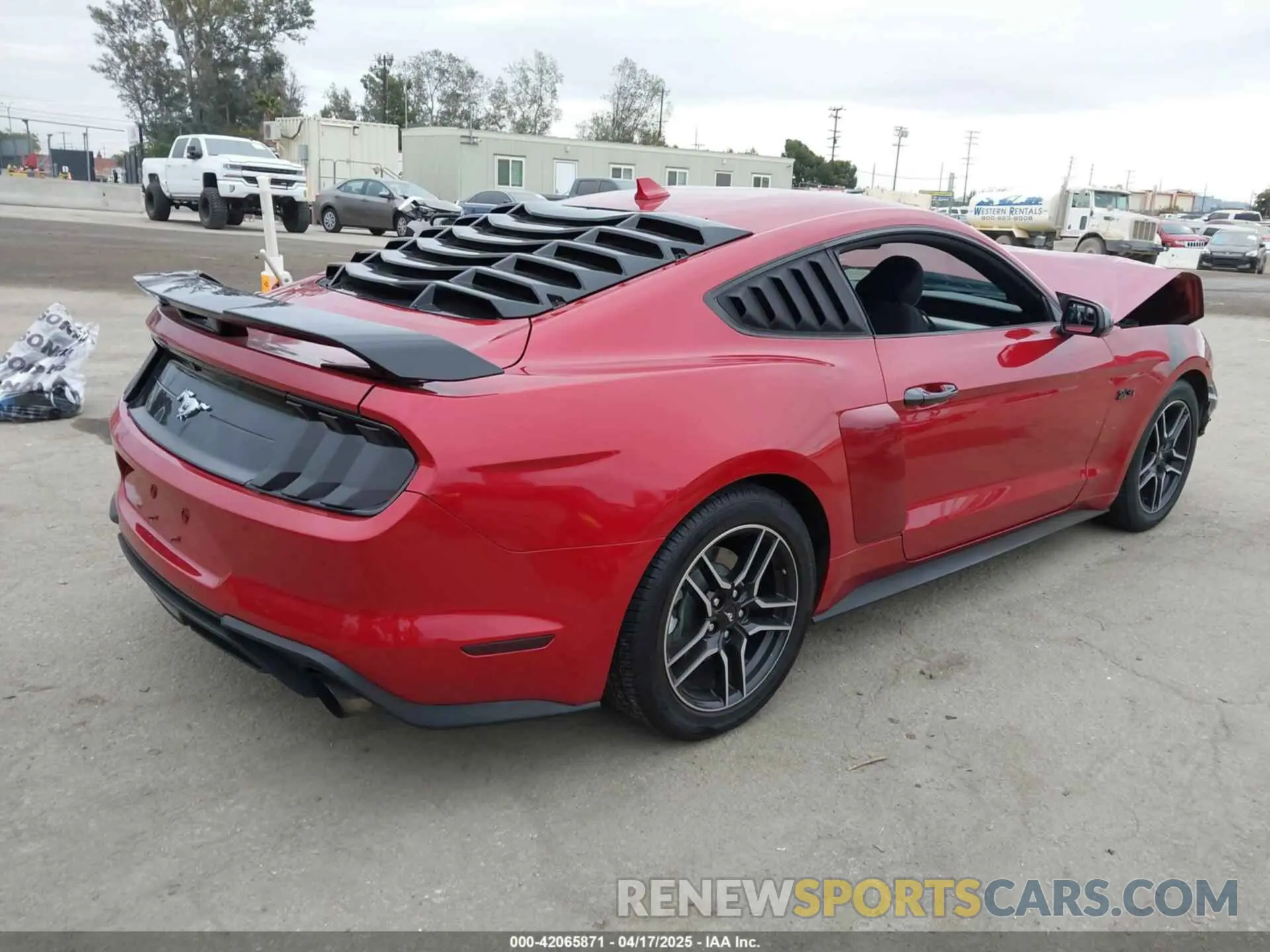 4 Photograph of a damaged car 1FA6P8TH4L5189982 FORD MUSTANG 2020
