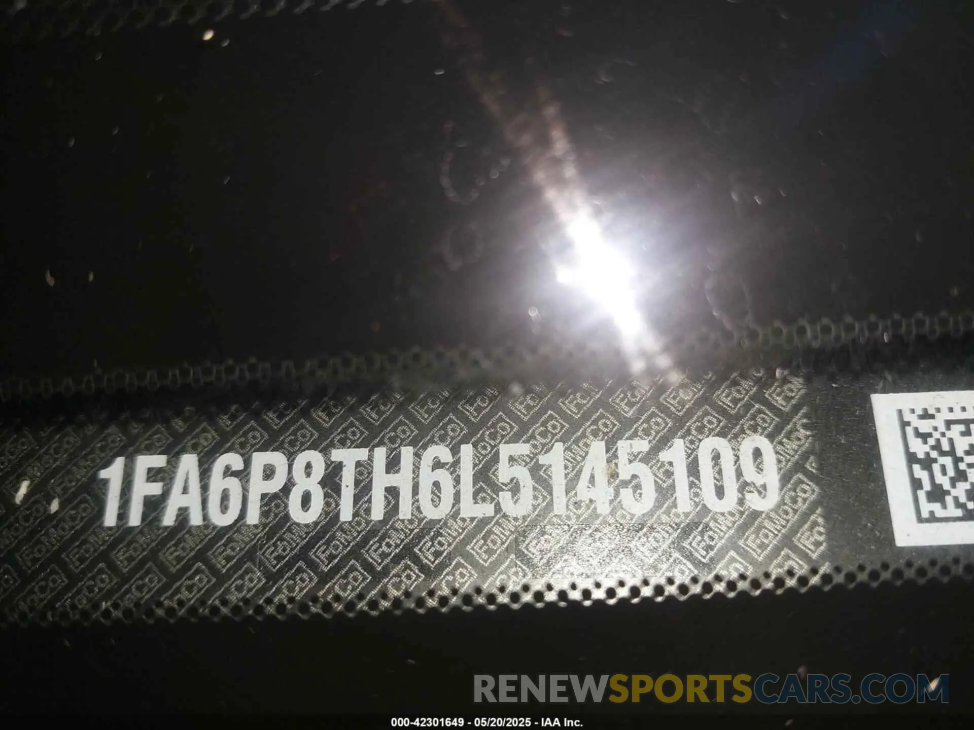 18 Photograph of a damaged car 1FA6P8TH6L5145109 FORD MUSTANG 2020