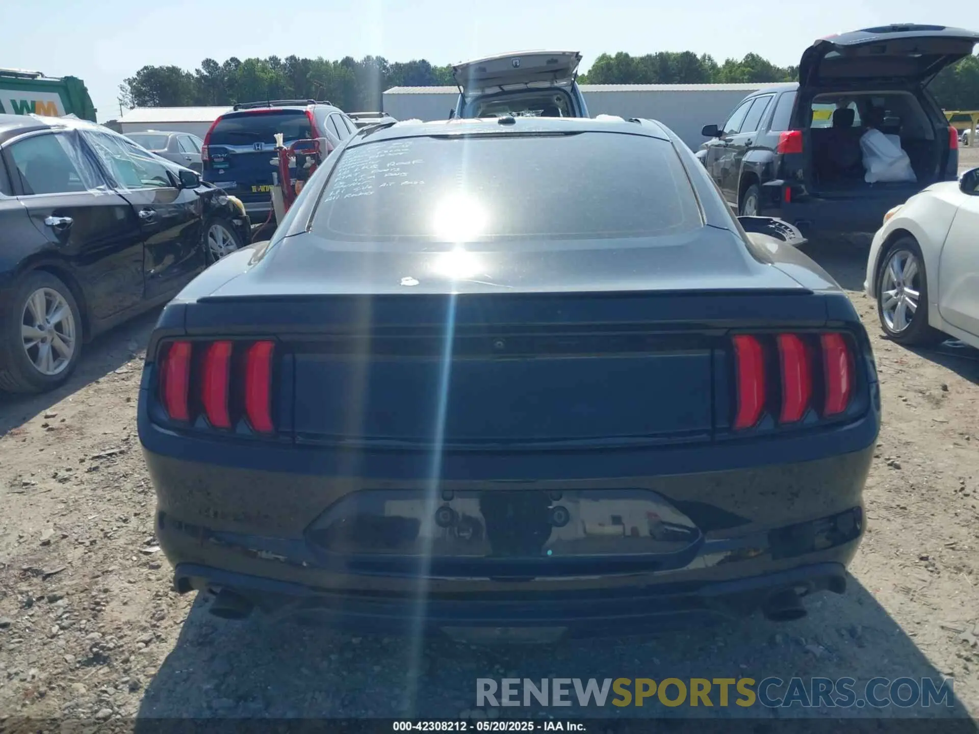 17 Photograph of a damaged car 1FA6P8TH8L5118039 FORD MUSTANG 2020