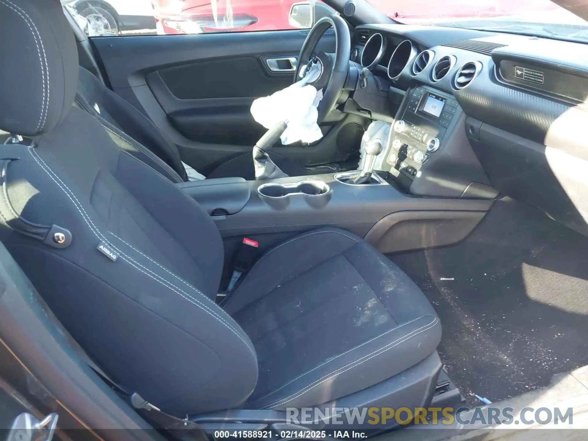 5 Photograph of a damaged car 1FA6P8TH9L5113805 FORD MUSTANG 2020
