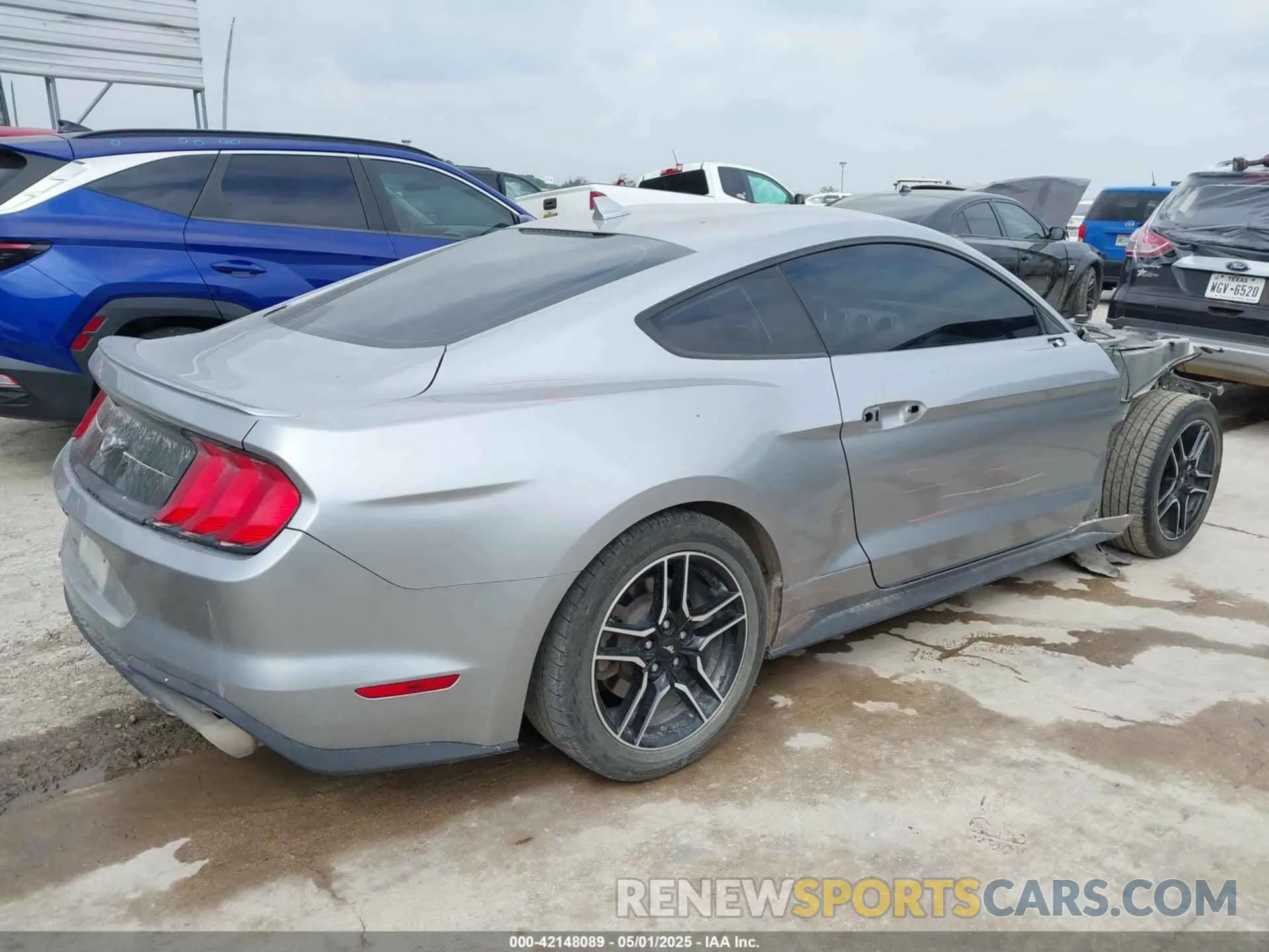 4 Photograph of a damaged car 1FA6P8TH9L5139174 FORD MUSTANG 2020