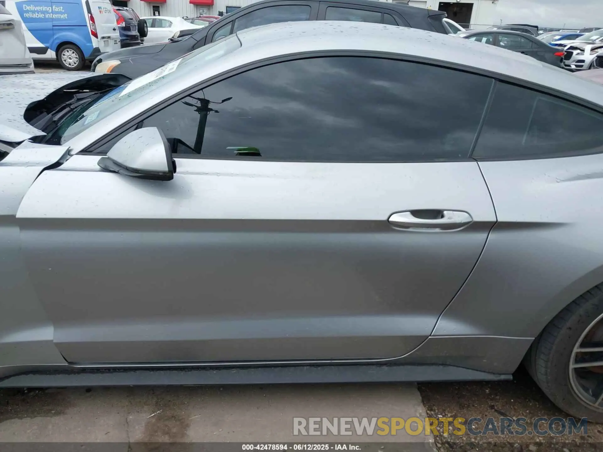 13 Photograph of a damaged car 1FA6P8THXL5136364 FORD MUSTANG 2020