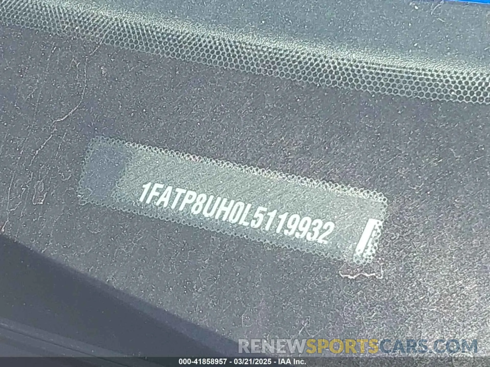 17 Photograph of a damaged car 1FATP8UH0L5119932 FORD MUSTANG 2020