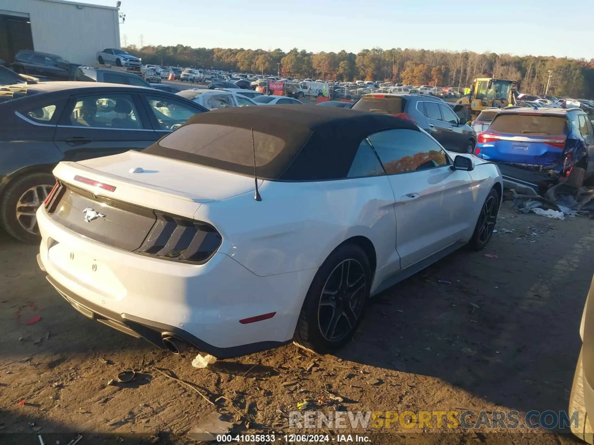 4 Photograph of a damaged car 1FATP8UH5L5137780 FORD MUSTANG 2020