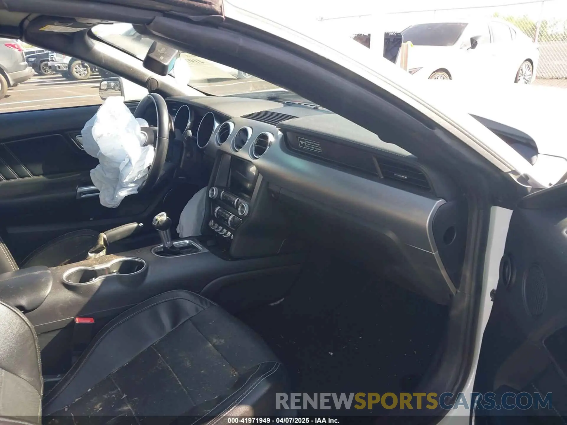 5 Photograph of a damaged car 1FATP8UHXL5120652 FORD MUSTANG 2020