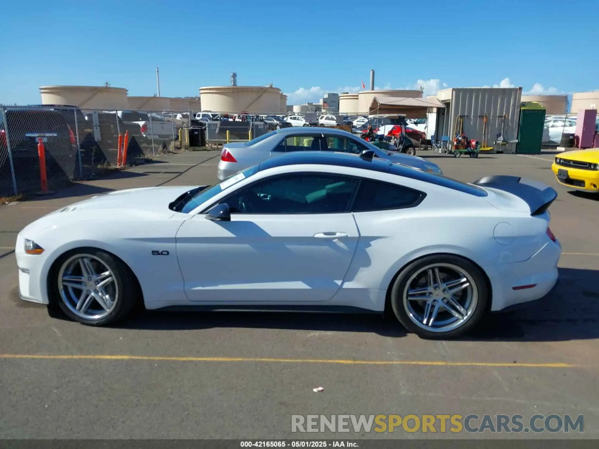 15 Photograph of a damaged car 1FA6P8CF5M5142279 FORD MUSTANG 2021