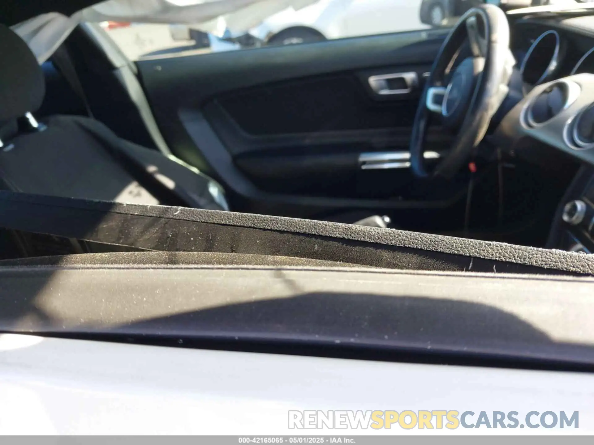 5 Photograph of a damaged car 1FA6P8CF5M5142279 FORD MUSTANG 2021