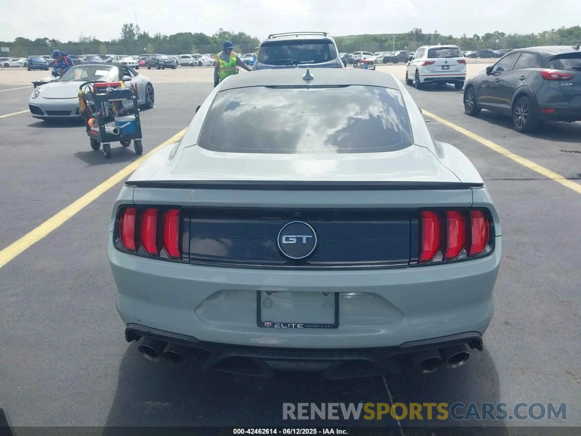 16 Photograph of a damaged car 1FA6P8CF7M5128125 FORD MUSTANG 2021