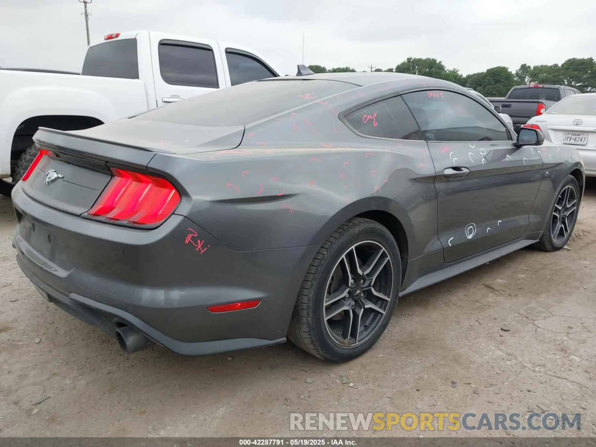 4 Фотография поврежденного автомобиля 1FA6P8TH0M5115864 FORD MUSTANG 2021
