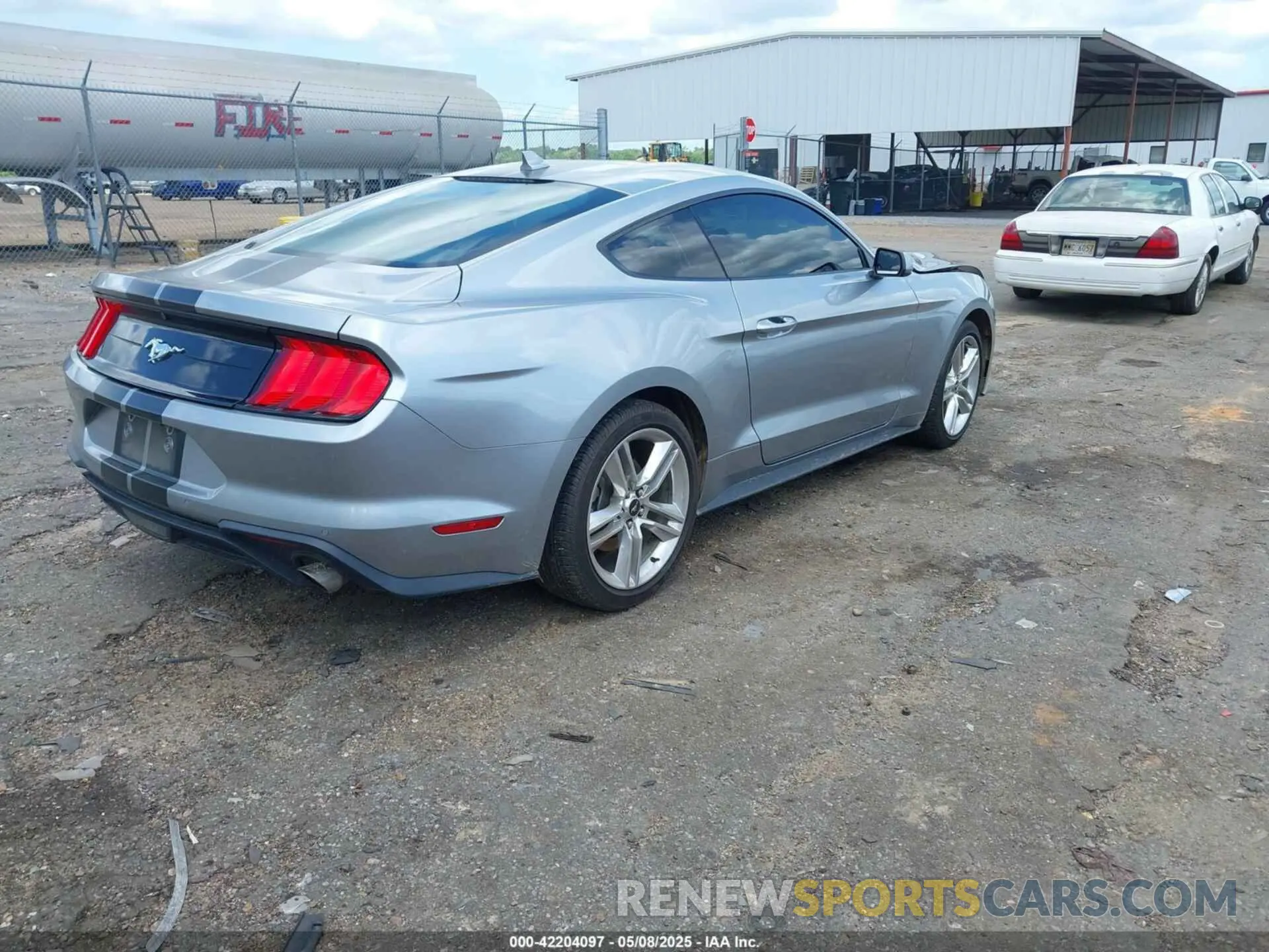 4 Photograph of a damaged car 1FA6P8TH1M5121107 FORD MUSTANG 2021