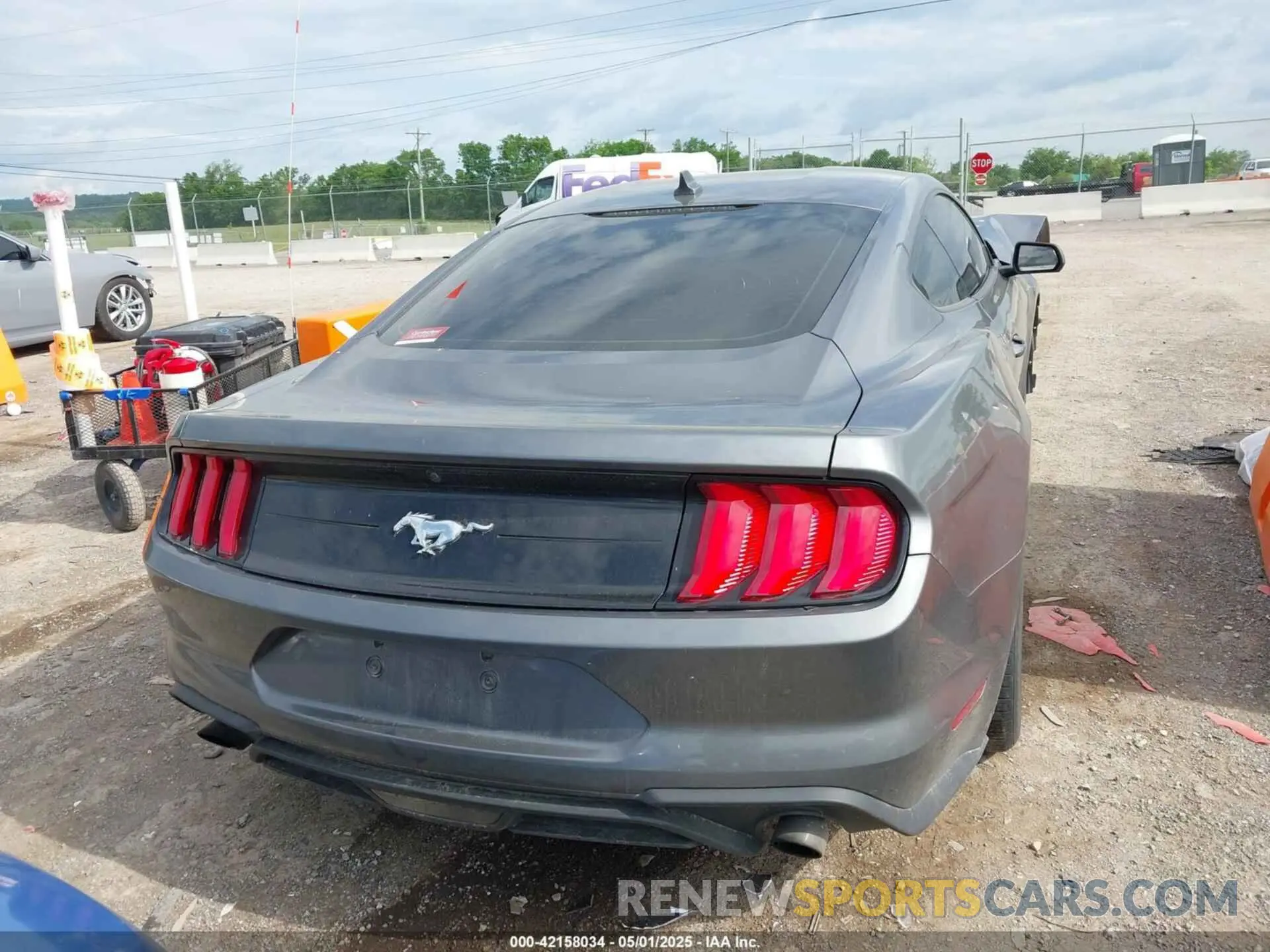 17 Photograph of a damaged car 1FA6P8TH9M5133781 FORD MUSTANG 2021