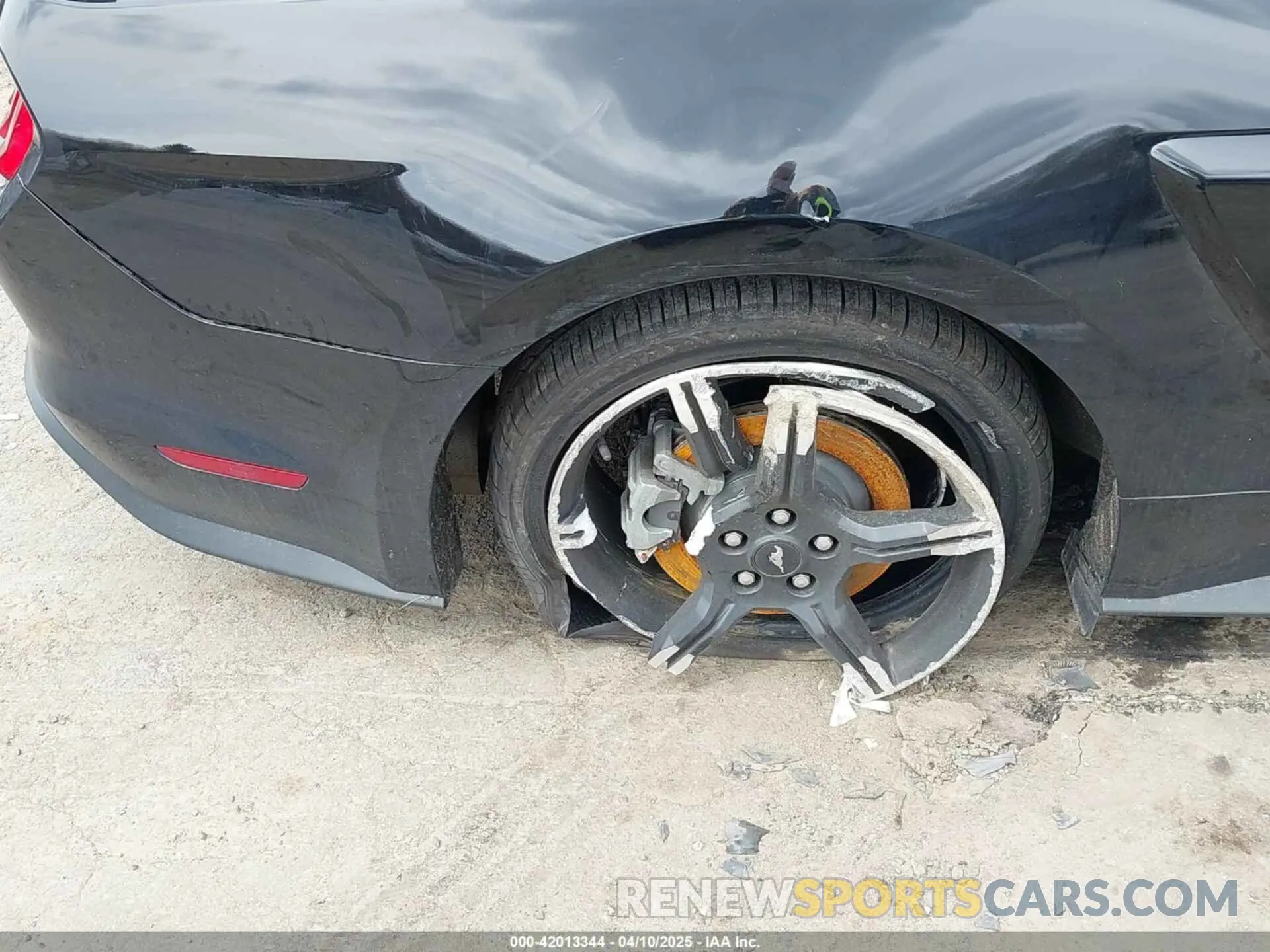 16 Photograph of a damaged car 1FATP8FF4M5143096 FORD MUSTANG 2021