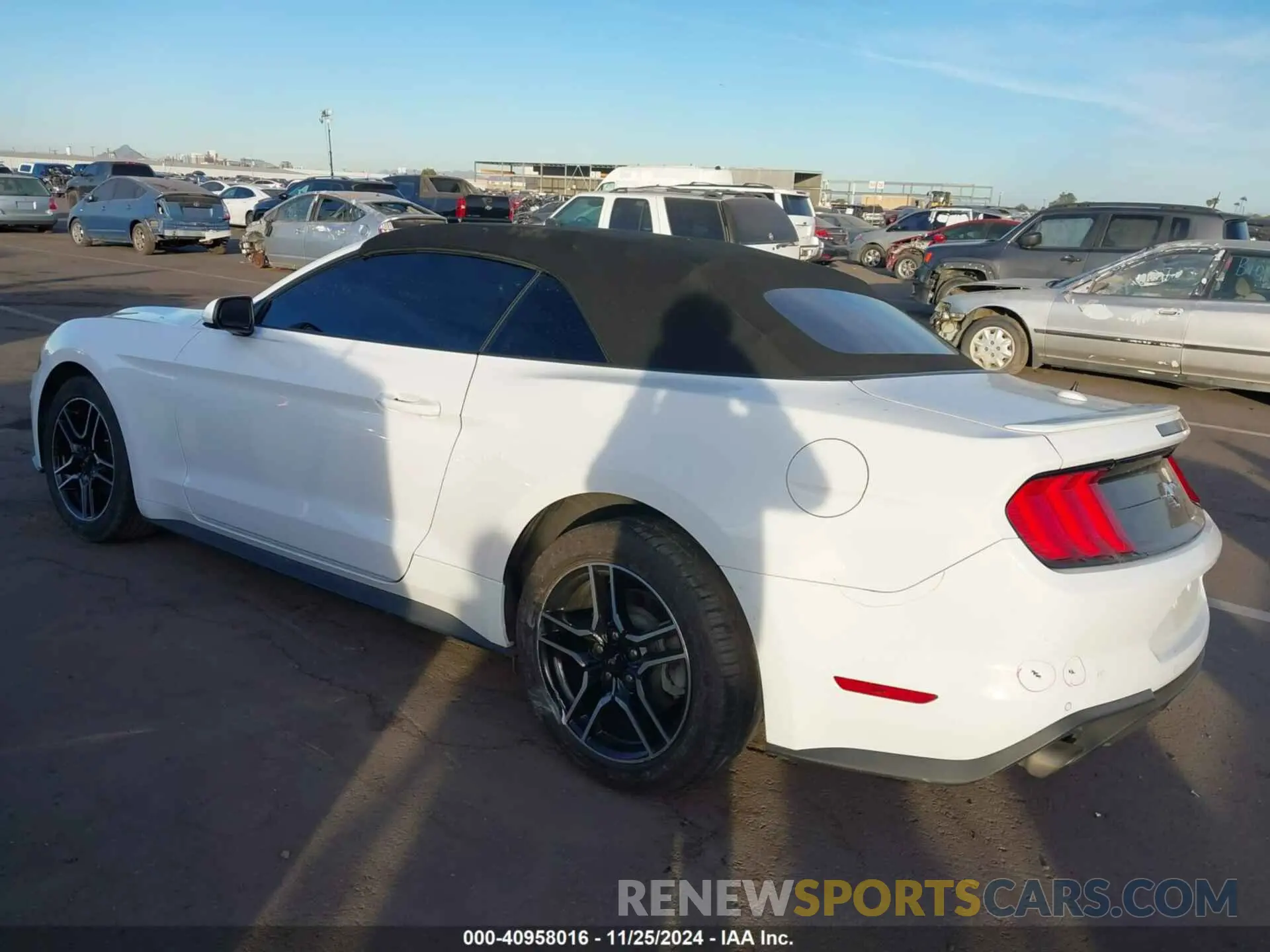 3 Фотография поврежденного автомобиля 1FATP8UH2M5120338 FORD MUSTANG 2021