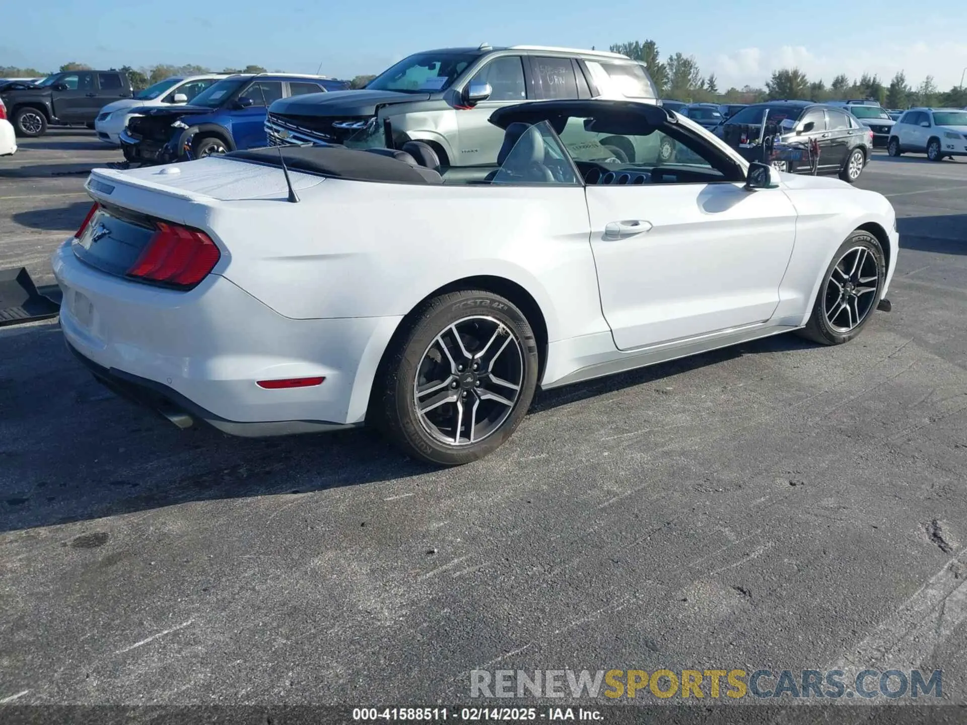 4 Фотография поврежденного автомобиля 1FATP8UH9M5104301 FORD MUSTANG 2021