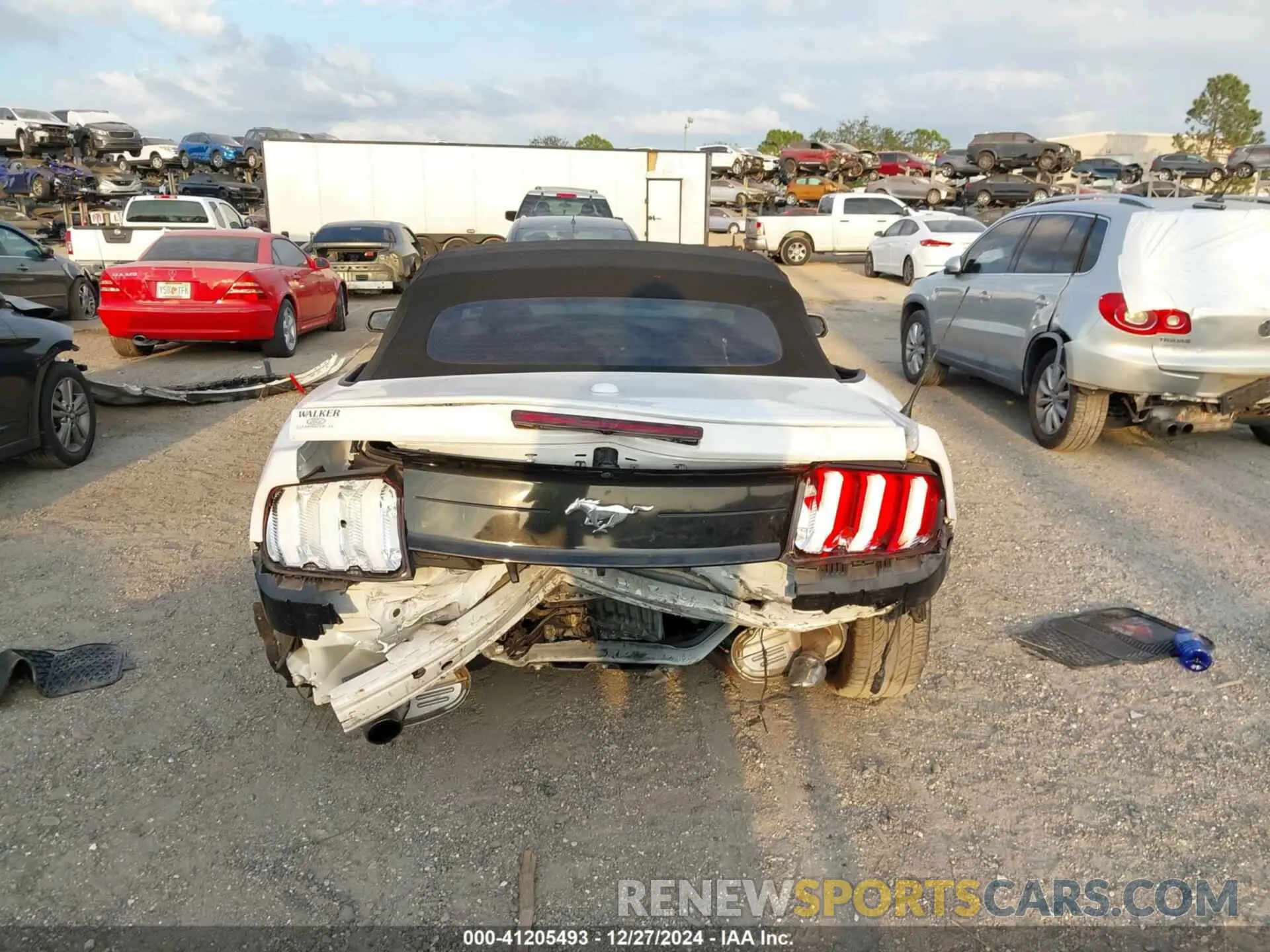 16 Photograph of a damaged car 1FATP8UHXM5124332 FORD MUSTANG 2021