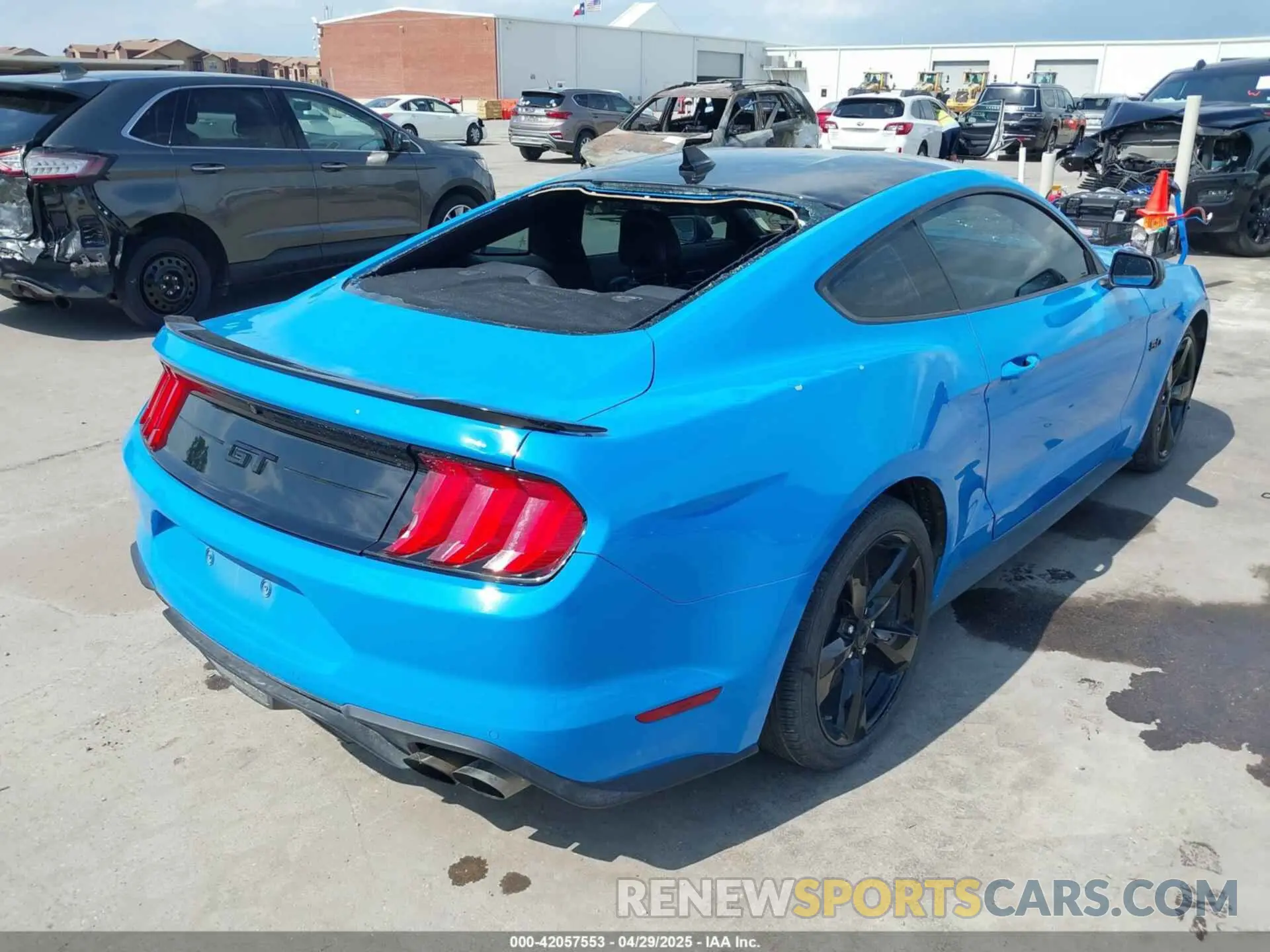 4 Фотография поврежденного автомобиля 1FA6P8CF4N5142081 FORD MUSTANG 2022