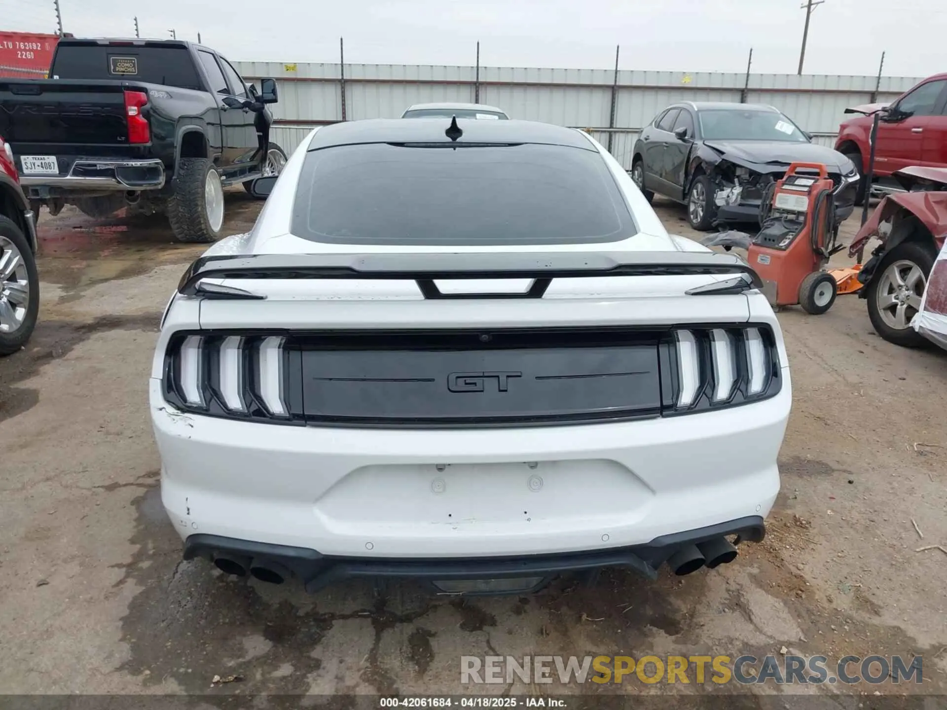 16 Photograph of a damaged car 1FA6P8CF8N5109343 FORD MUSTANG 2022