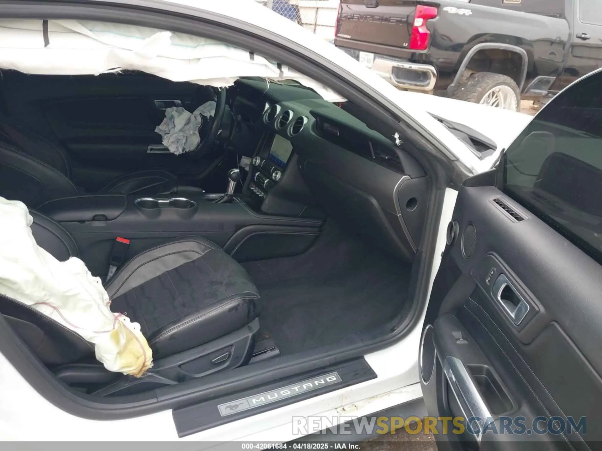 5 Photograph of a damaged car 1FA6P8CF8N5109343 FORD MUSTANG 2022