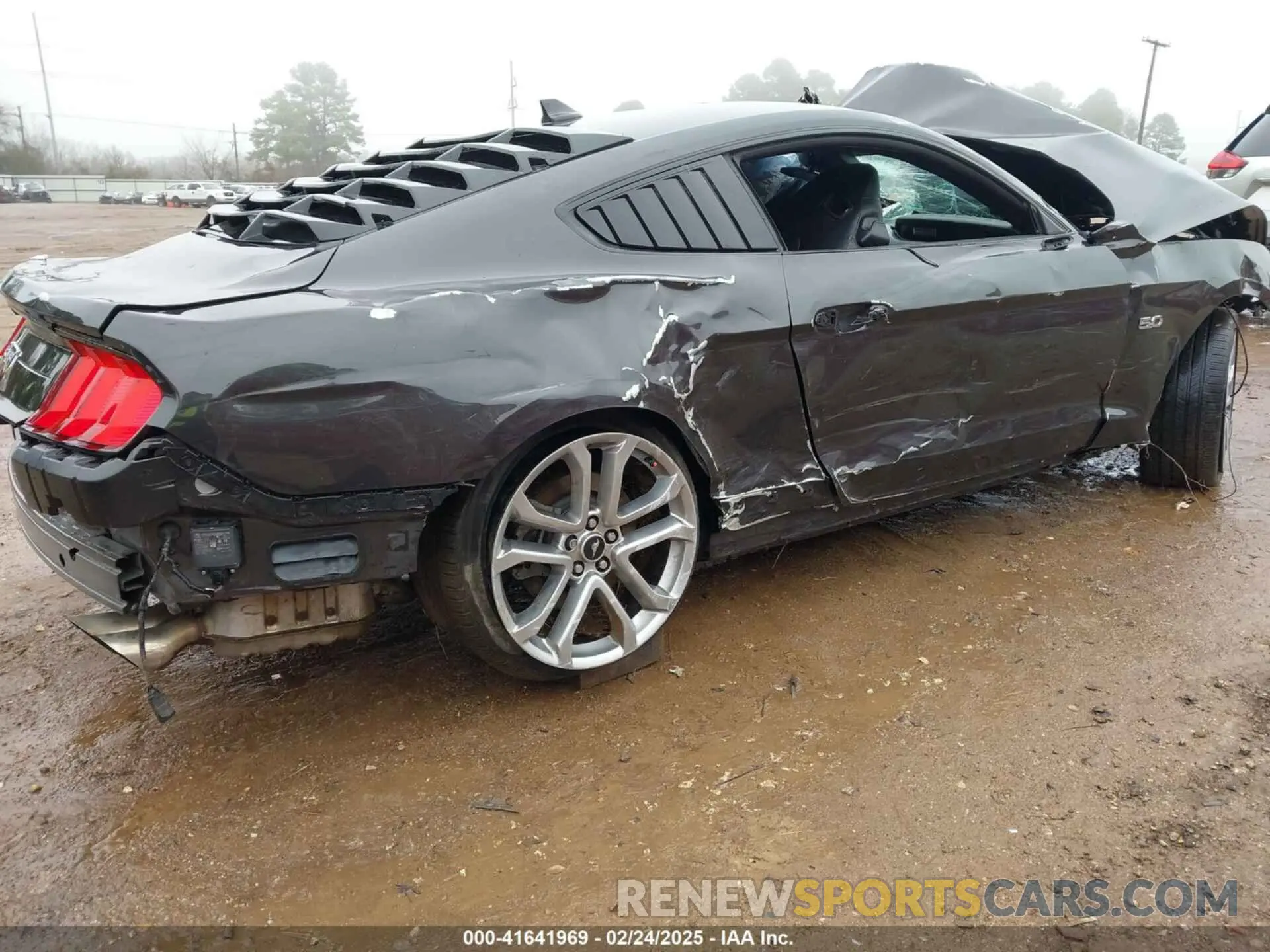 4 Photograph of a damaged car 1FA6P8CF9N5130220 FORD MUSTANG 2022