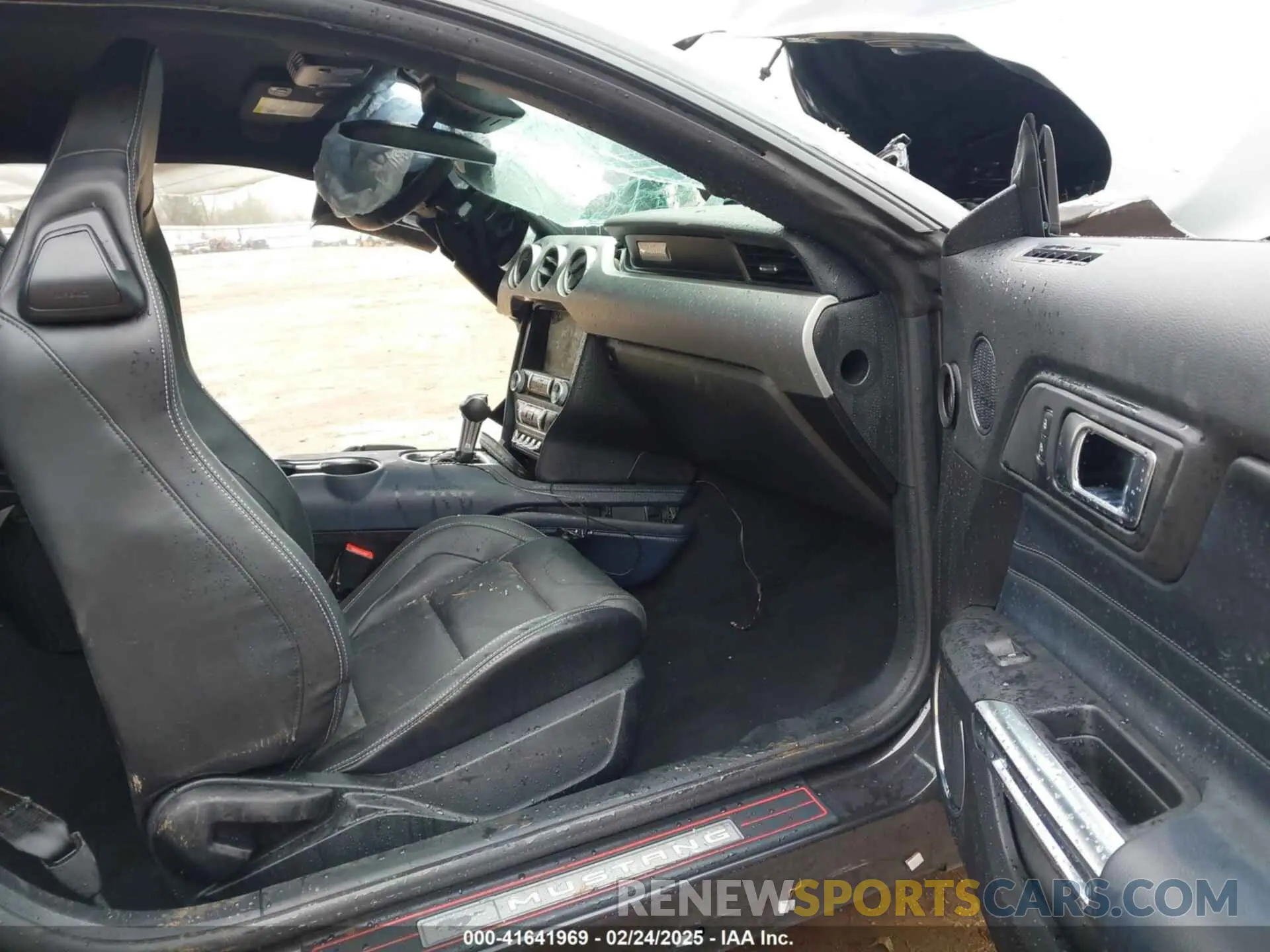 5 Photograph of a damaged car 1FA6P8CF9N5130220 FORD MUSTANG 2022