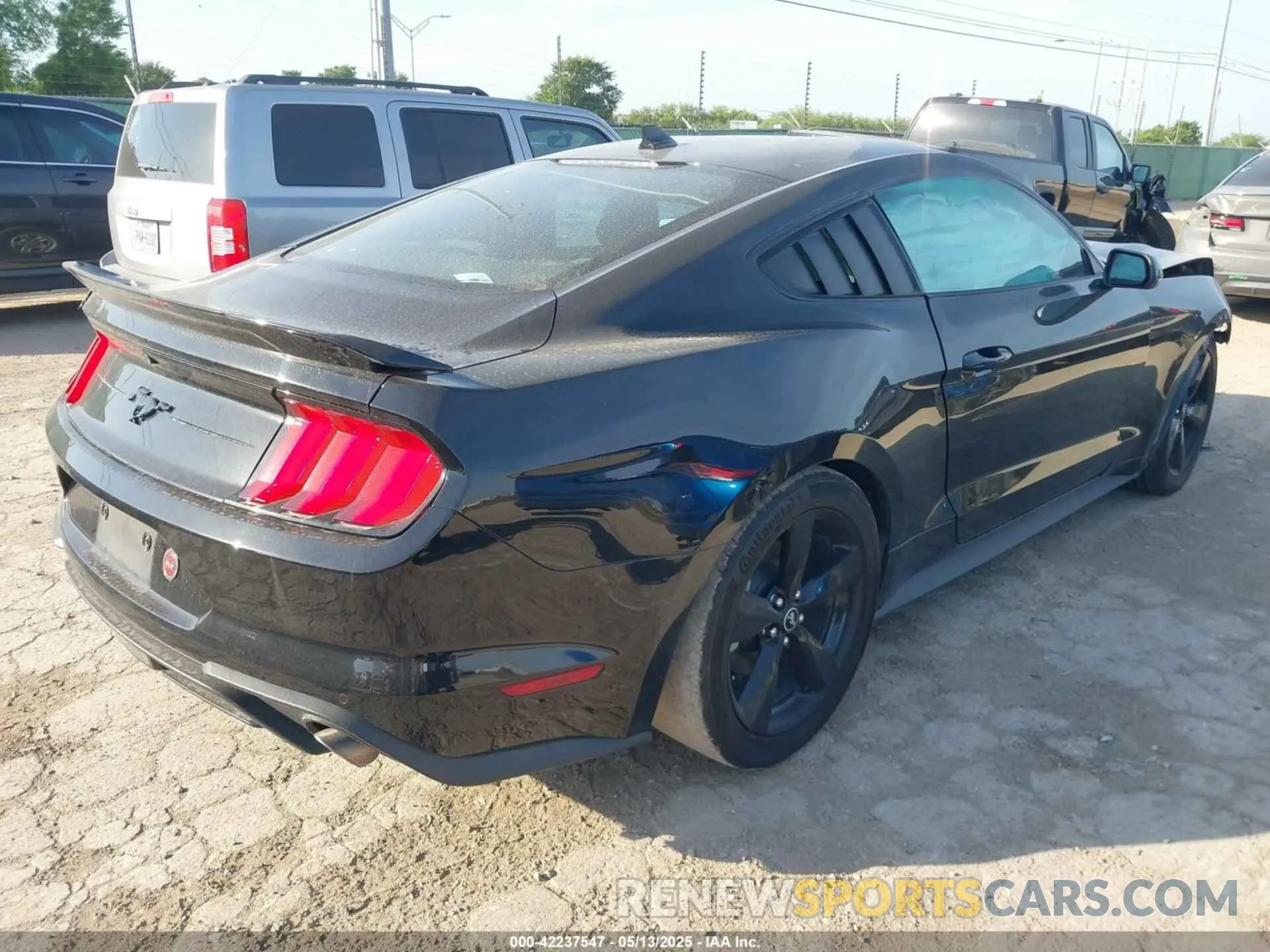 4 Photograph of a damaged car 1FA6P8TH3N5122423 FORD MUSTANG 2022