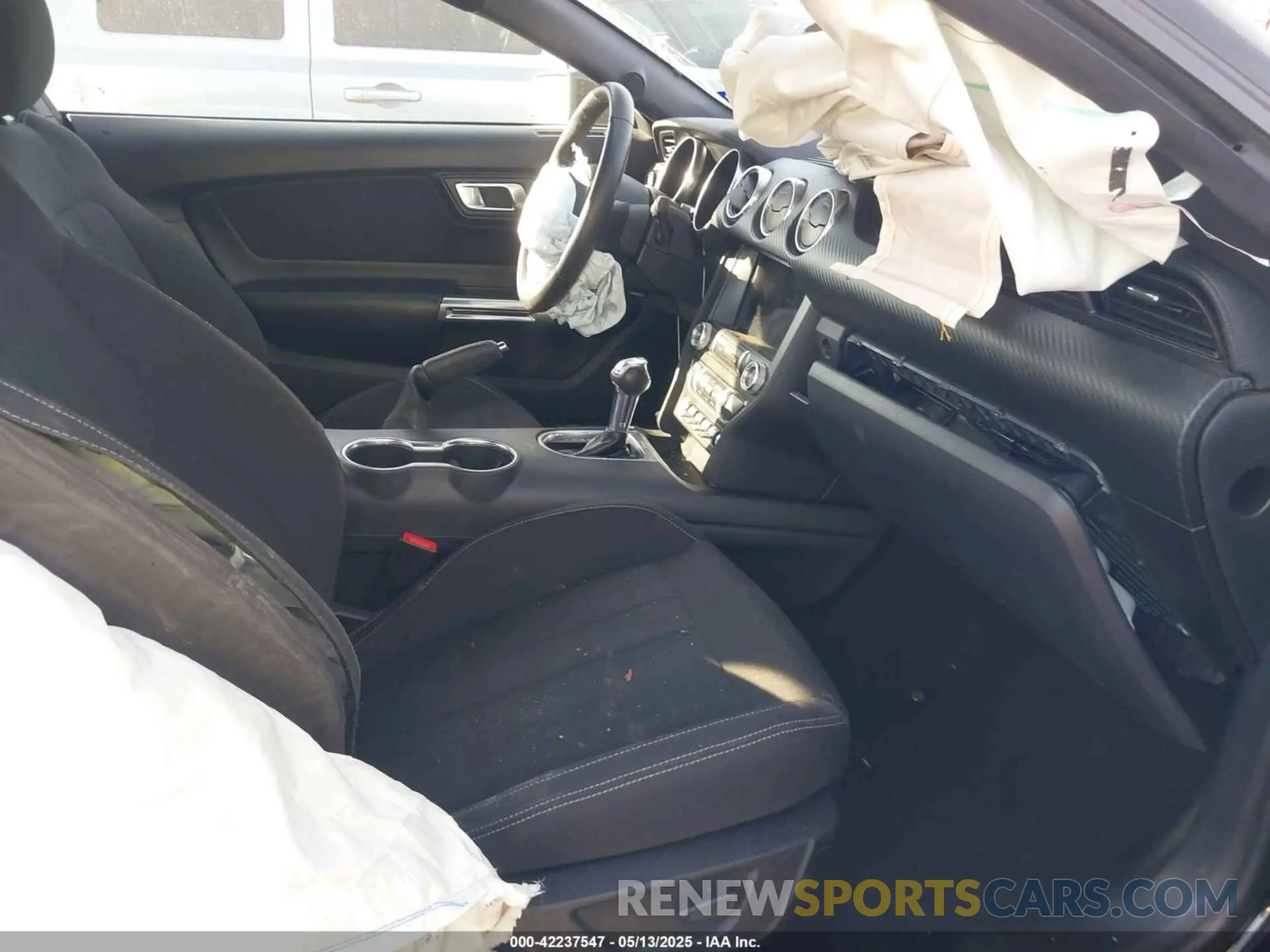 5 Photograph of a damaged car 1FA6P8TH3N5122423 FORD MUSTANG 2022