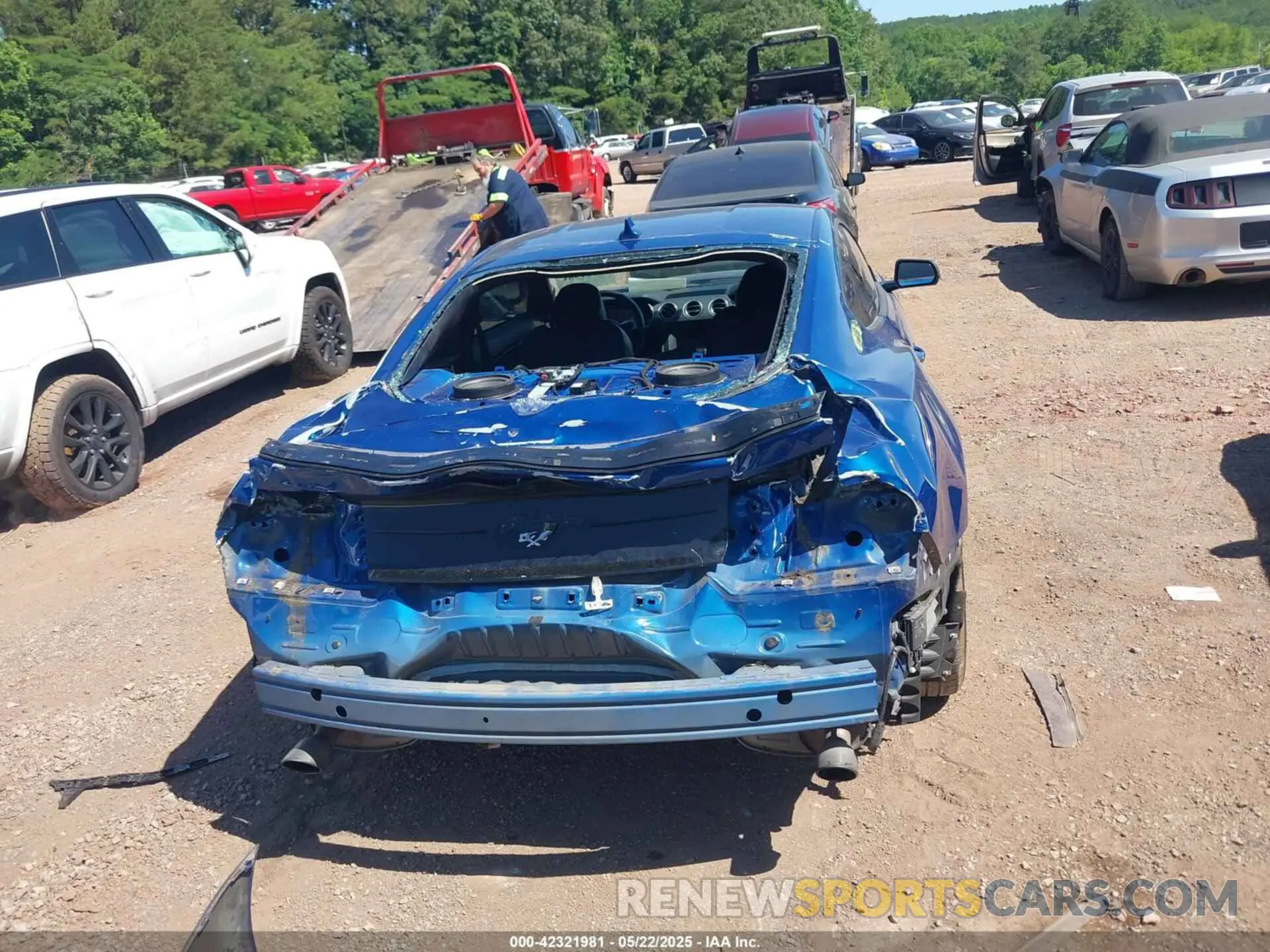 17 Photograph of a damaged car 1FA6P8TH3N5126326 FORD MUSTANG 2022