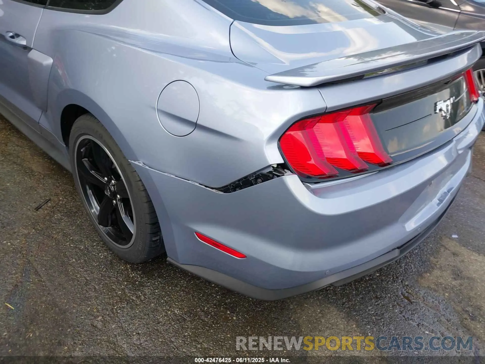 18 Photograph of a damaged car 1FA6P8TH8N5100076 FORD MUSTANG 2022