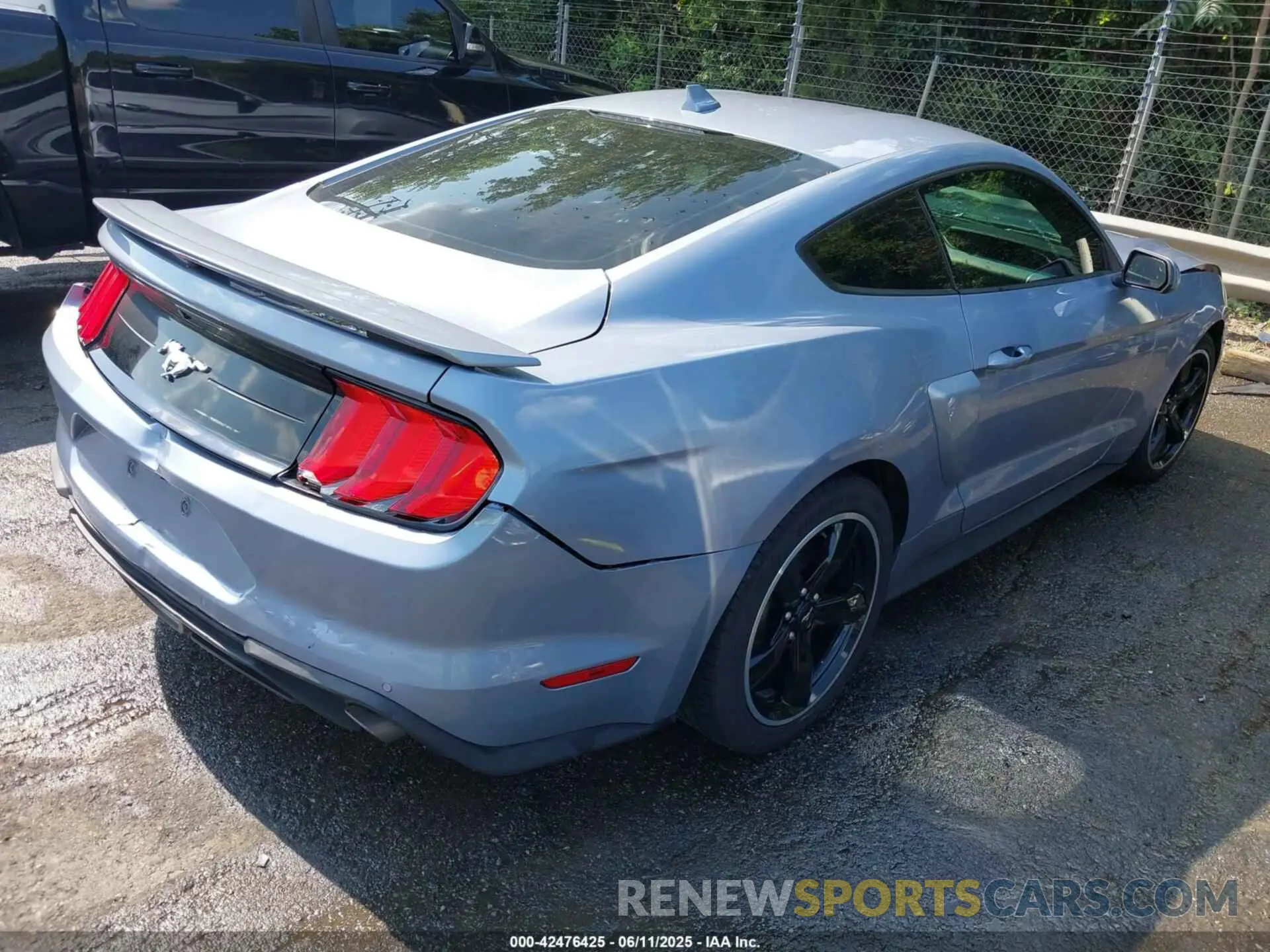 4 Photograph of a damaged car 1FA6P8TH8N5100076 FORD MUSTANG 2022