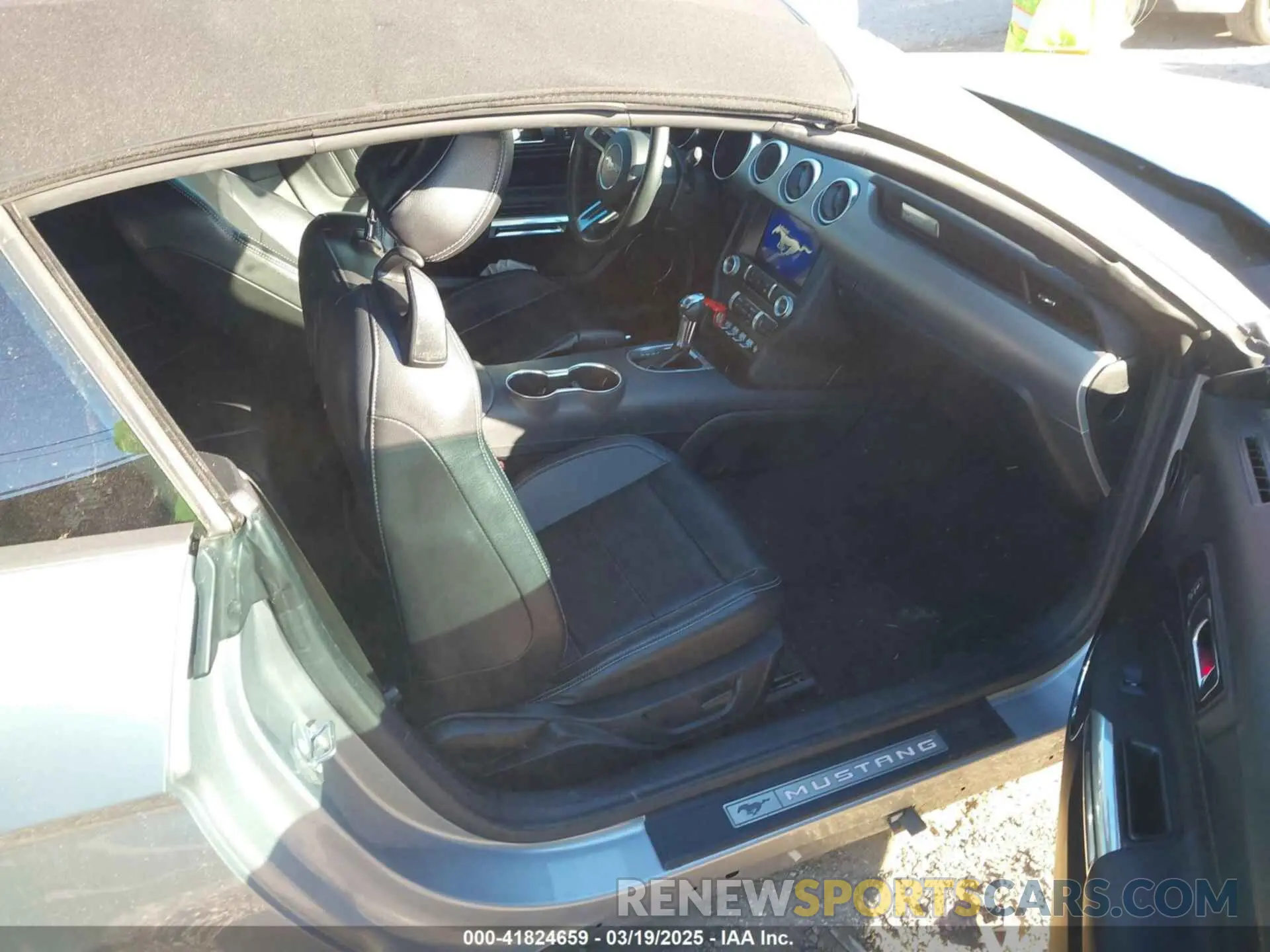 5 Photograph of a damaged car 1FATP8UH2N5103167 FORD MUSTANG 2022