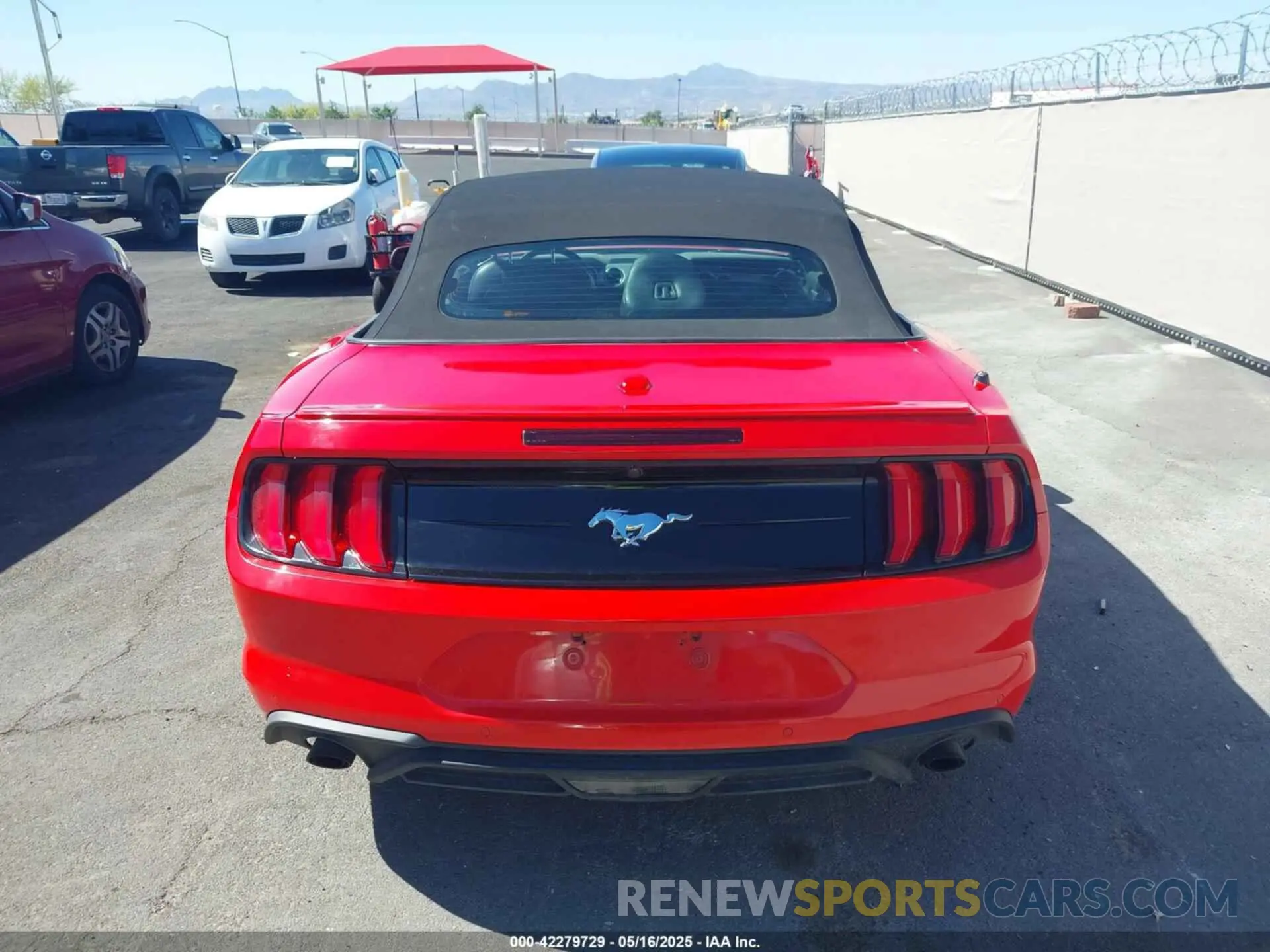 17 Photograph of a damaged car 1FATP8UHXN5119035 FORD MUSTANG 2022