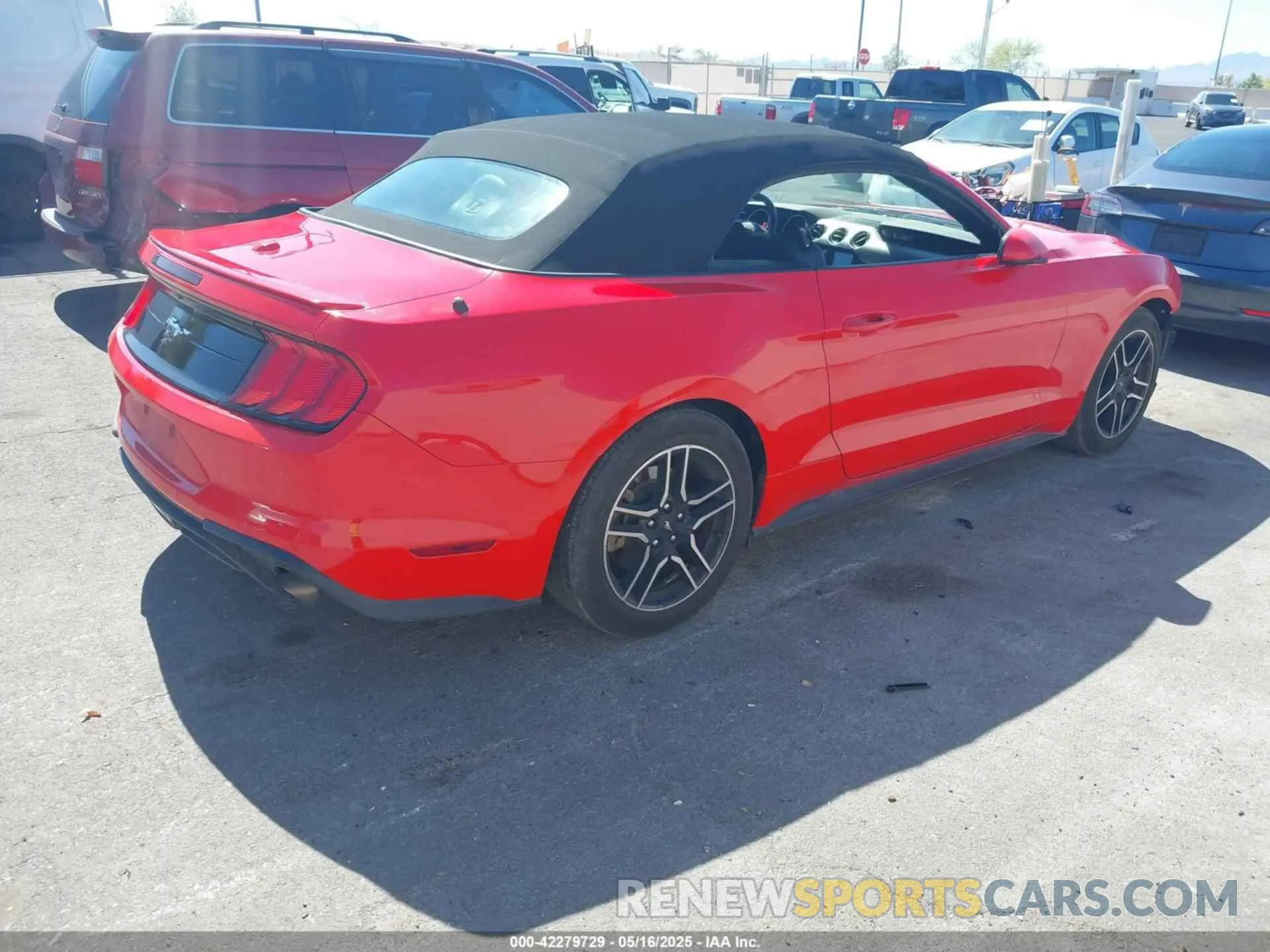 4 Photograph of a damaged car 1FATP8UHXN5119035 FORD MUSTANG 2022