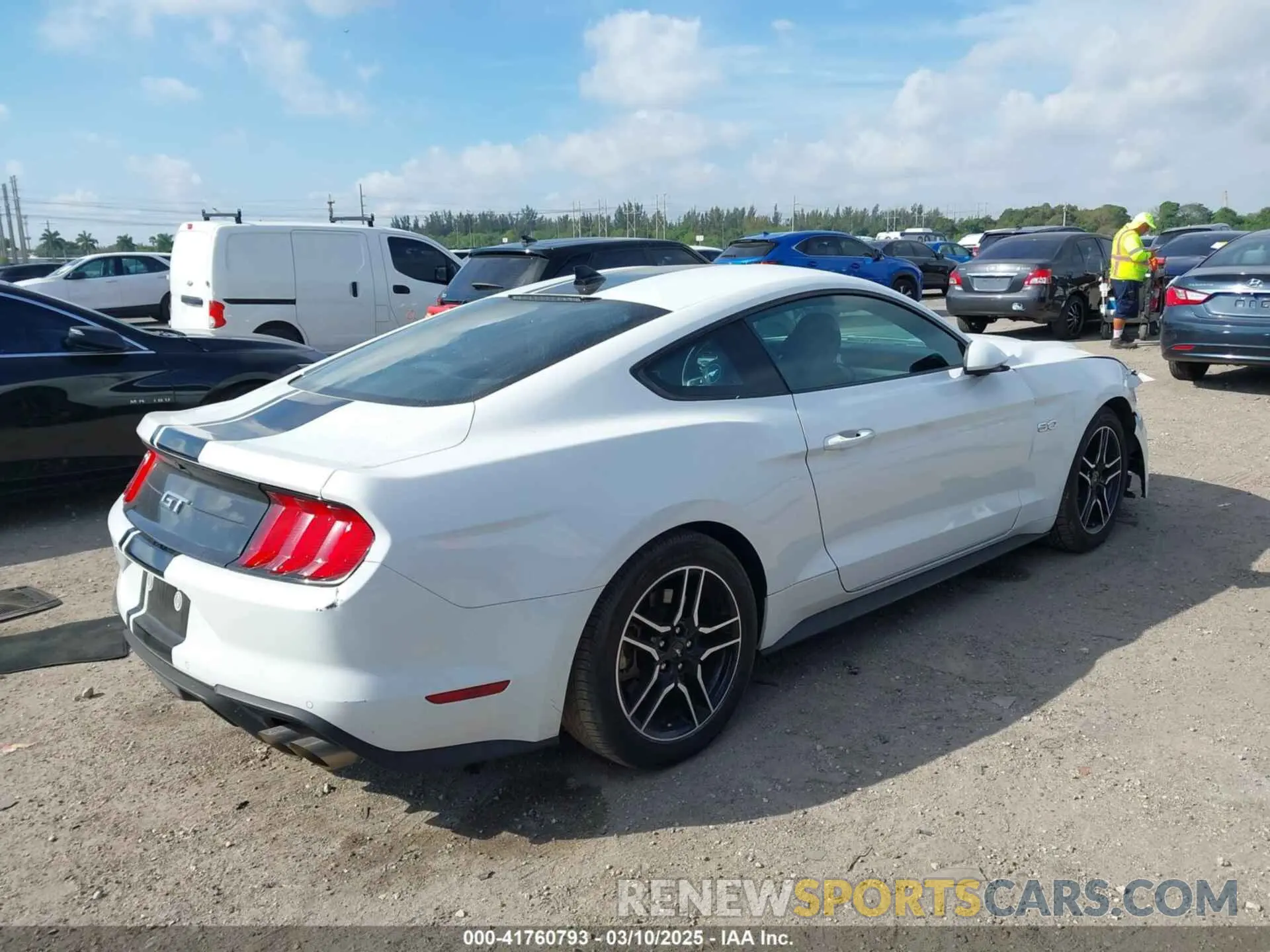 4 Фотография поврежденного автомобиля 1FA6P8CF3P5302065 FORD MUSTANG 2023