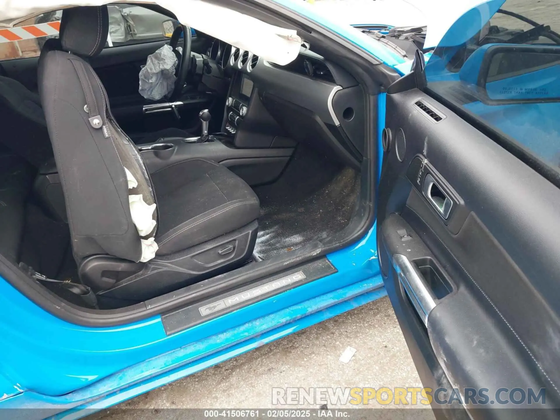 5 Photograph of a damaged car 1FA6P8CF3P5304351 FORD MUSTANG 2023