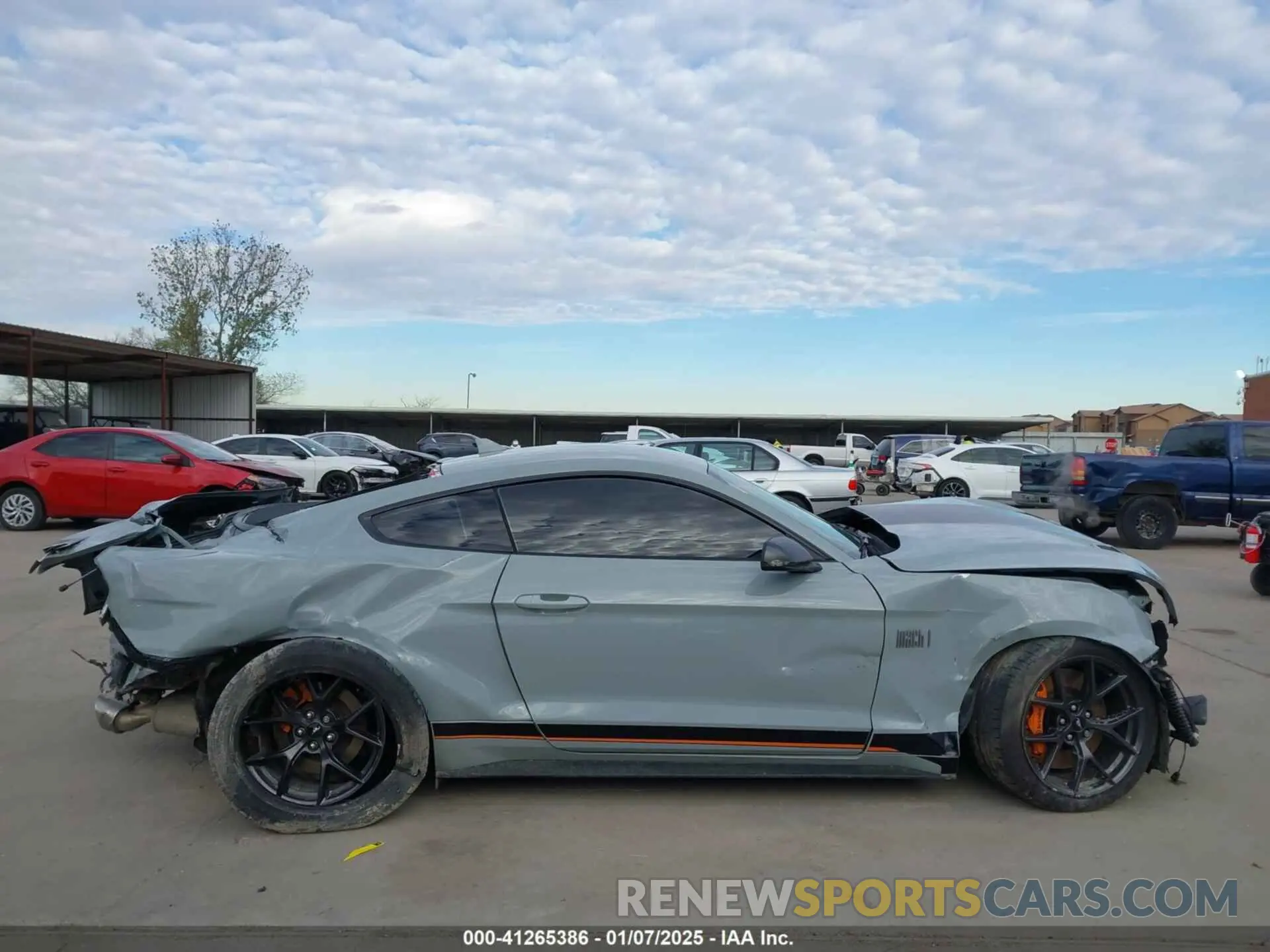 18 Photograph of a damaged car 1FA6P8R08P5501244 FORD MUSTANG 2023