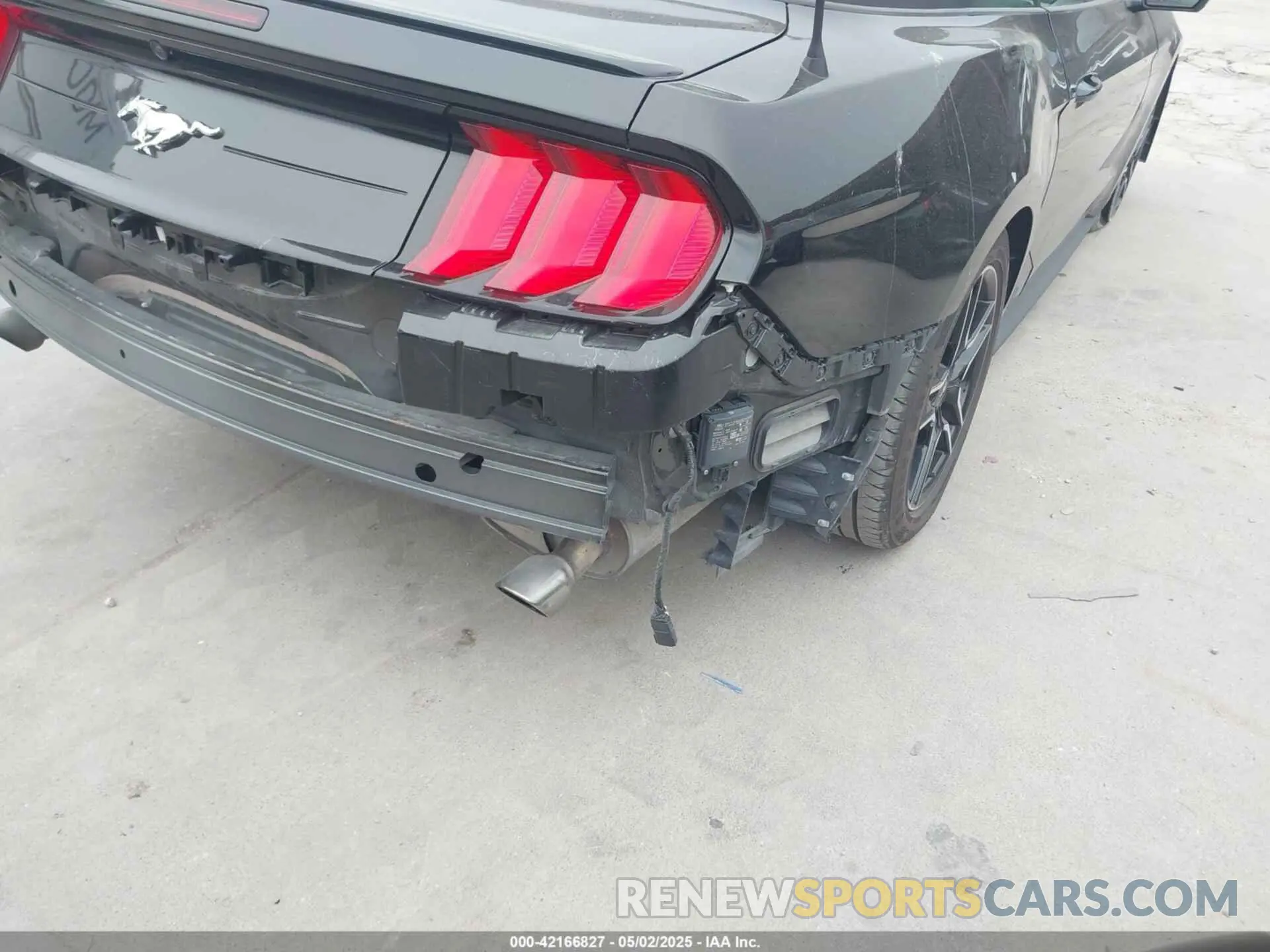 18 Photograph of a damaged car 1FATP8UH9P5103685 FORD MUSTANG 2023