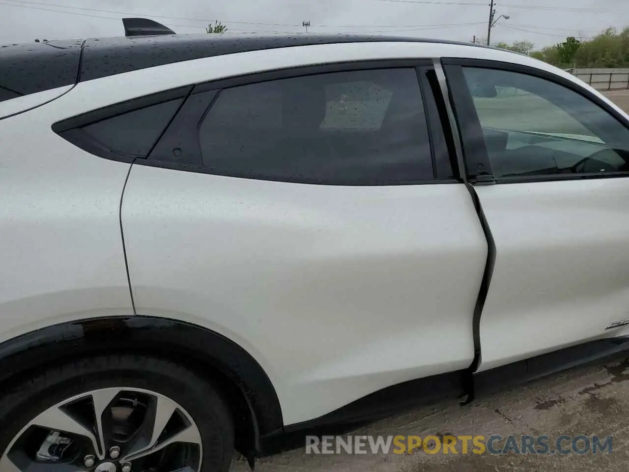 11 Photograph of a damaged car 3FMTK3SUXPMA39657 FORD MUSTANG 2023
