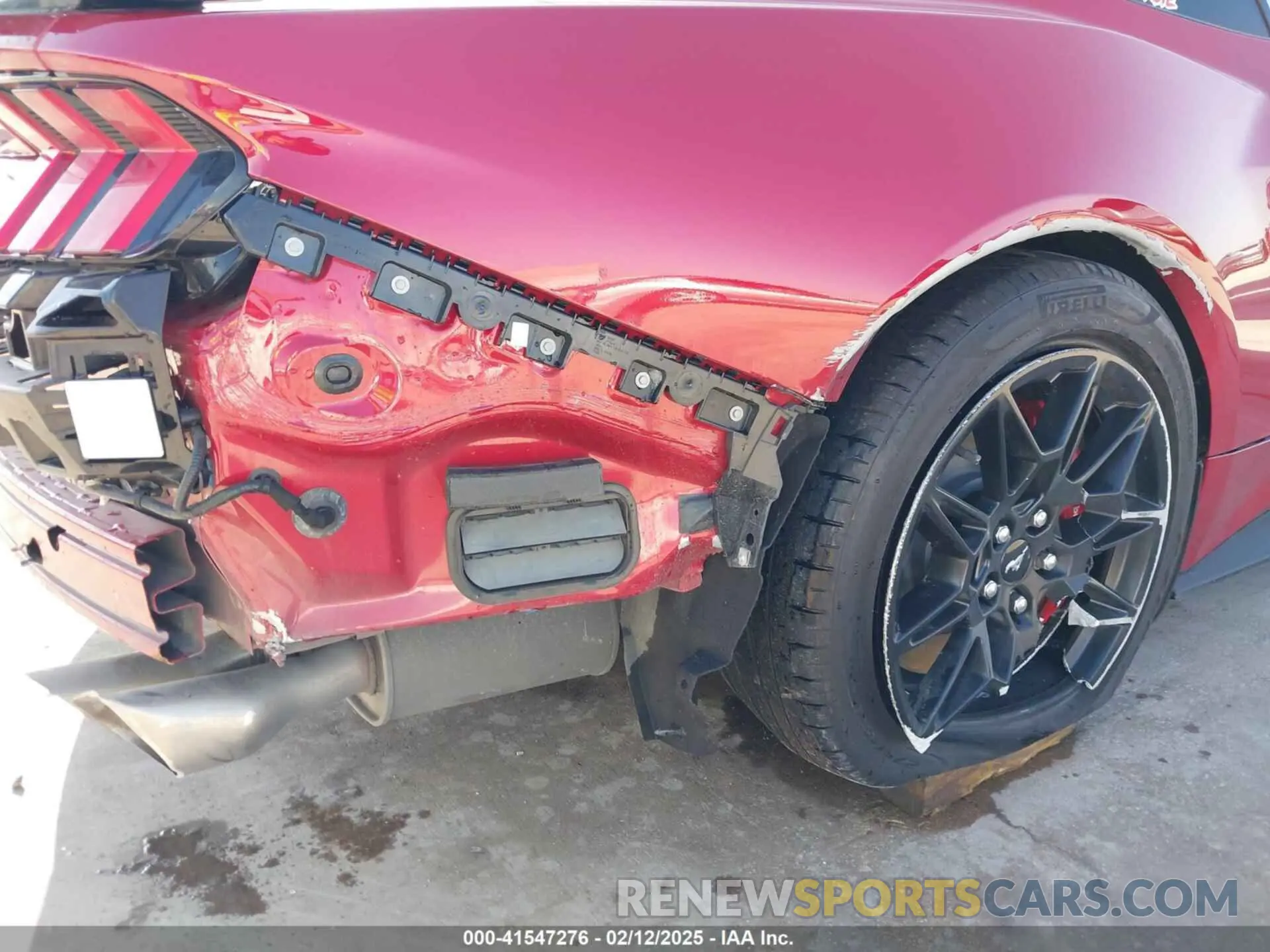 19 Photograph of a damaged car 1FA6P8CF5R5415387 FORD MUSTANG 2024