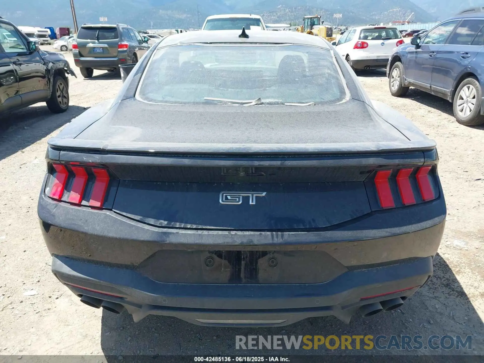 17 Photograph of a damaged car 1FA6P8CFXR5422836 FORD MUSTANG 2024
