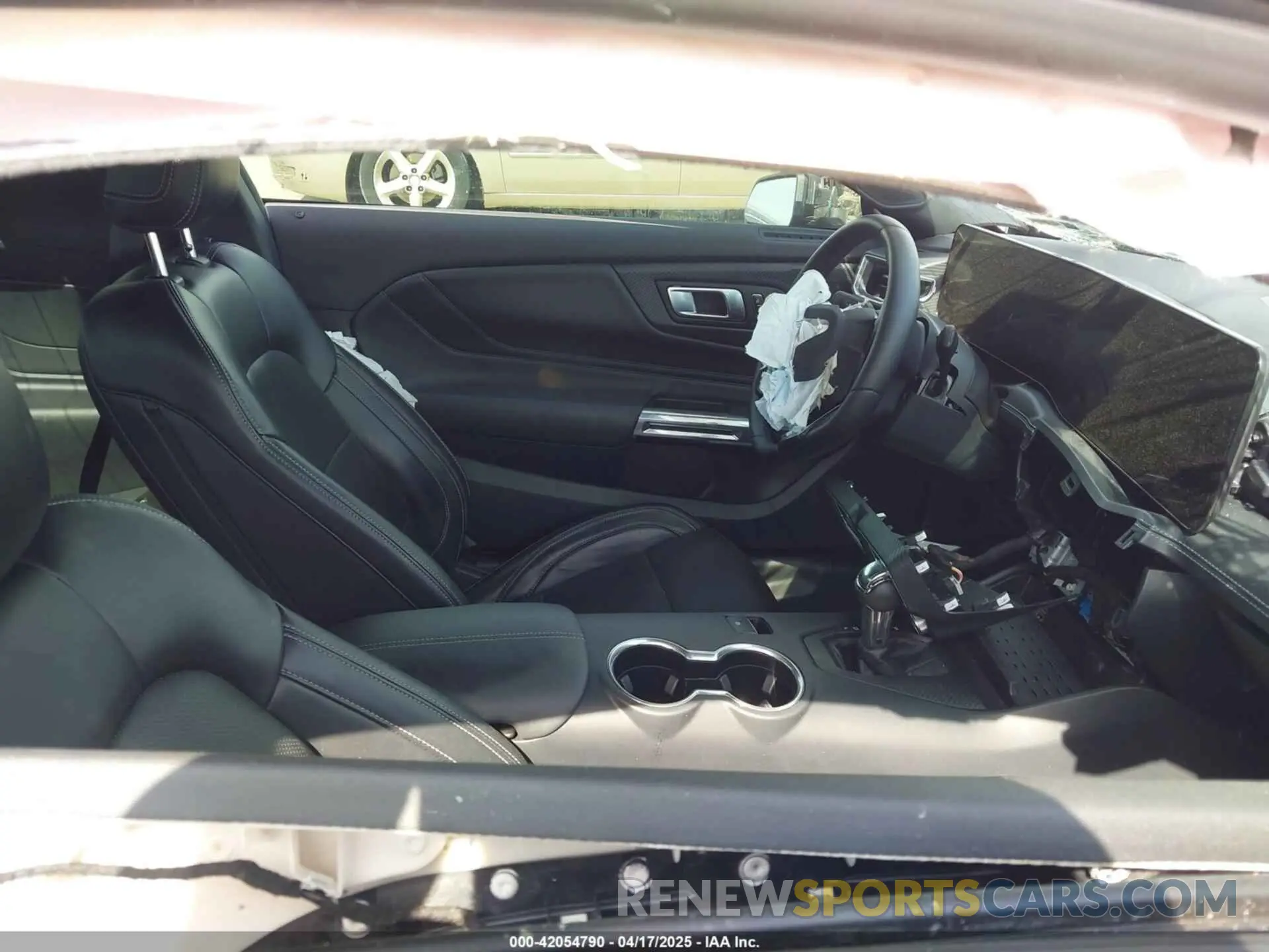 5 Photograph of a damaged car 1FA6P8TH8R5105669 FORD MUSTANG 2024