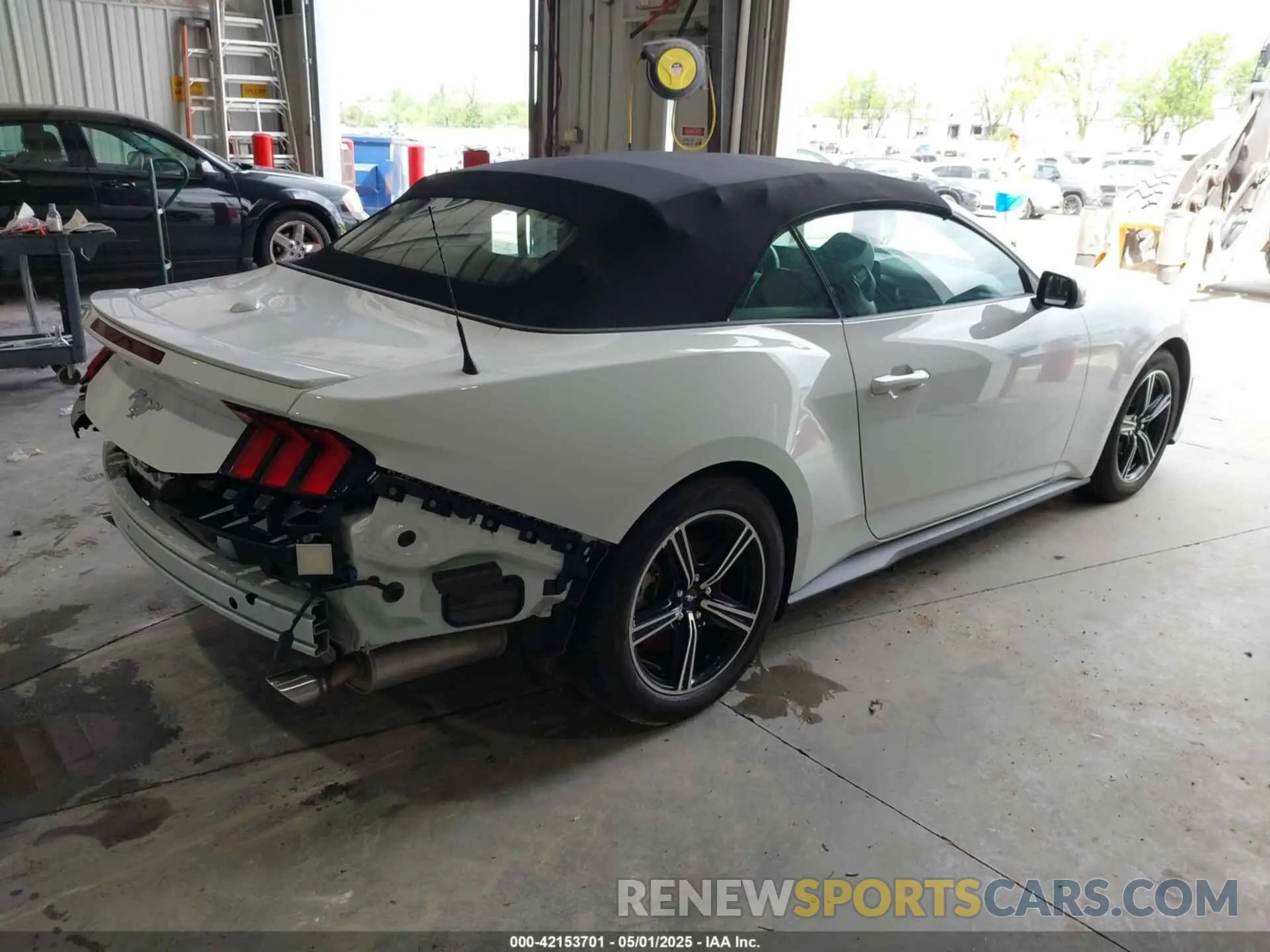 4 Фотография поврежденного автомобиля 1FAGP8UH5R5129527 FORD MUSTANG 2024