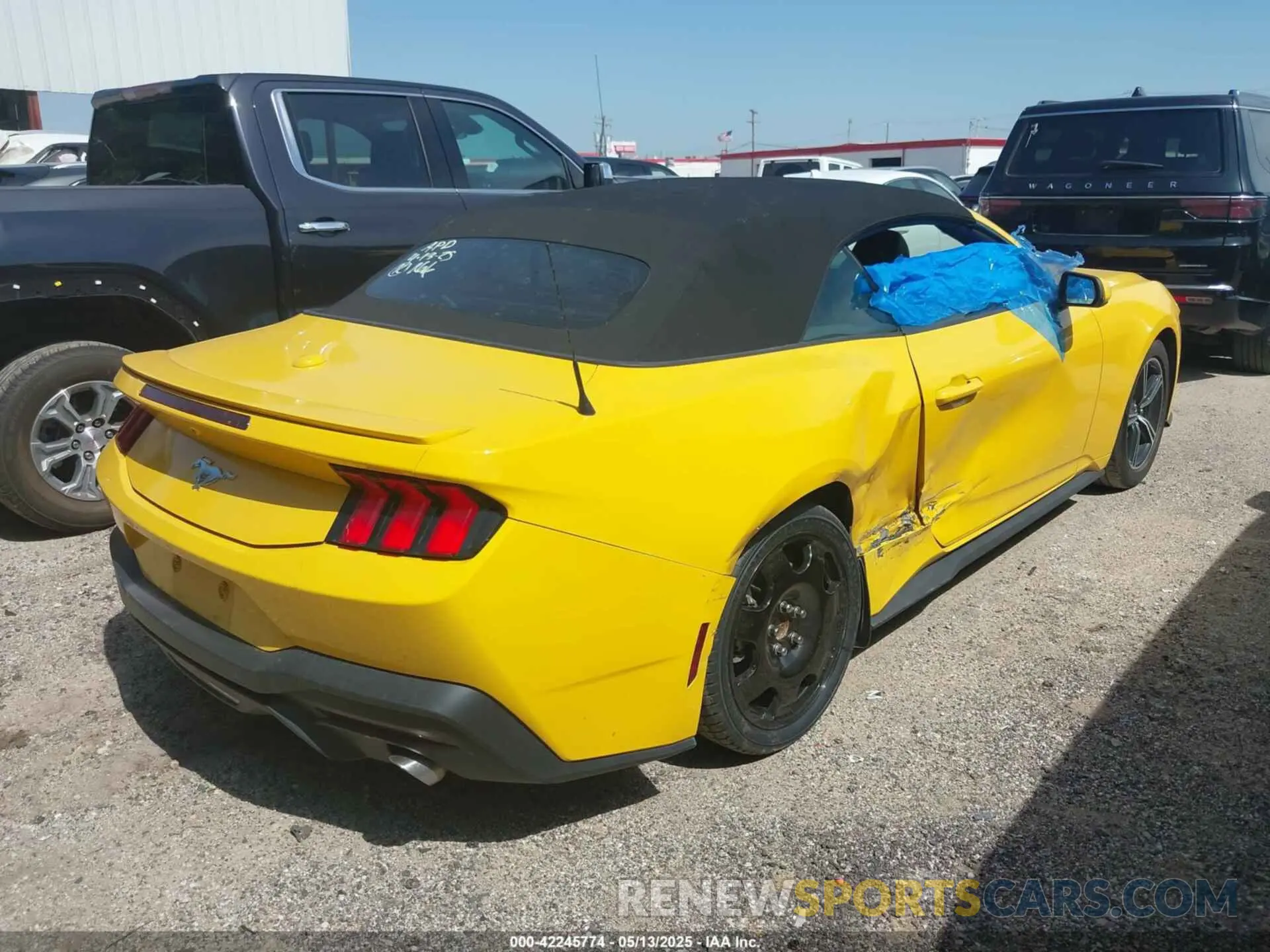 4 Фотография поврежденного автомобиля 1FAGP8UH6R5131240 FORD MUSTANG 2024