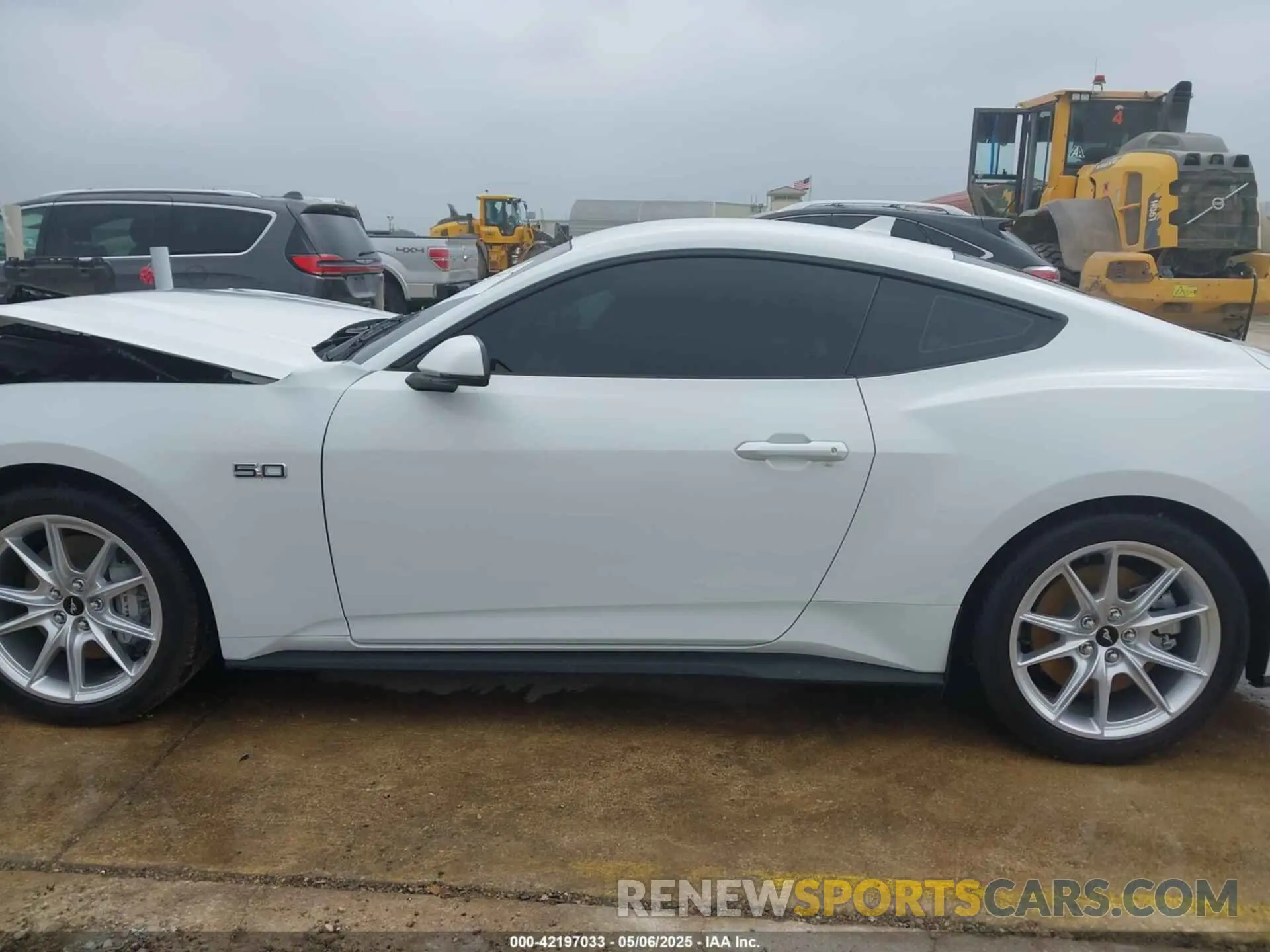 13 Photograph of a damaged car 1FA6P8CF7S5404588 FORD MUSTANG 2025