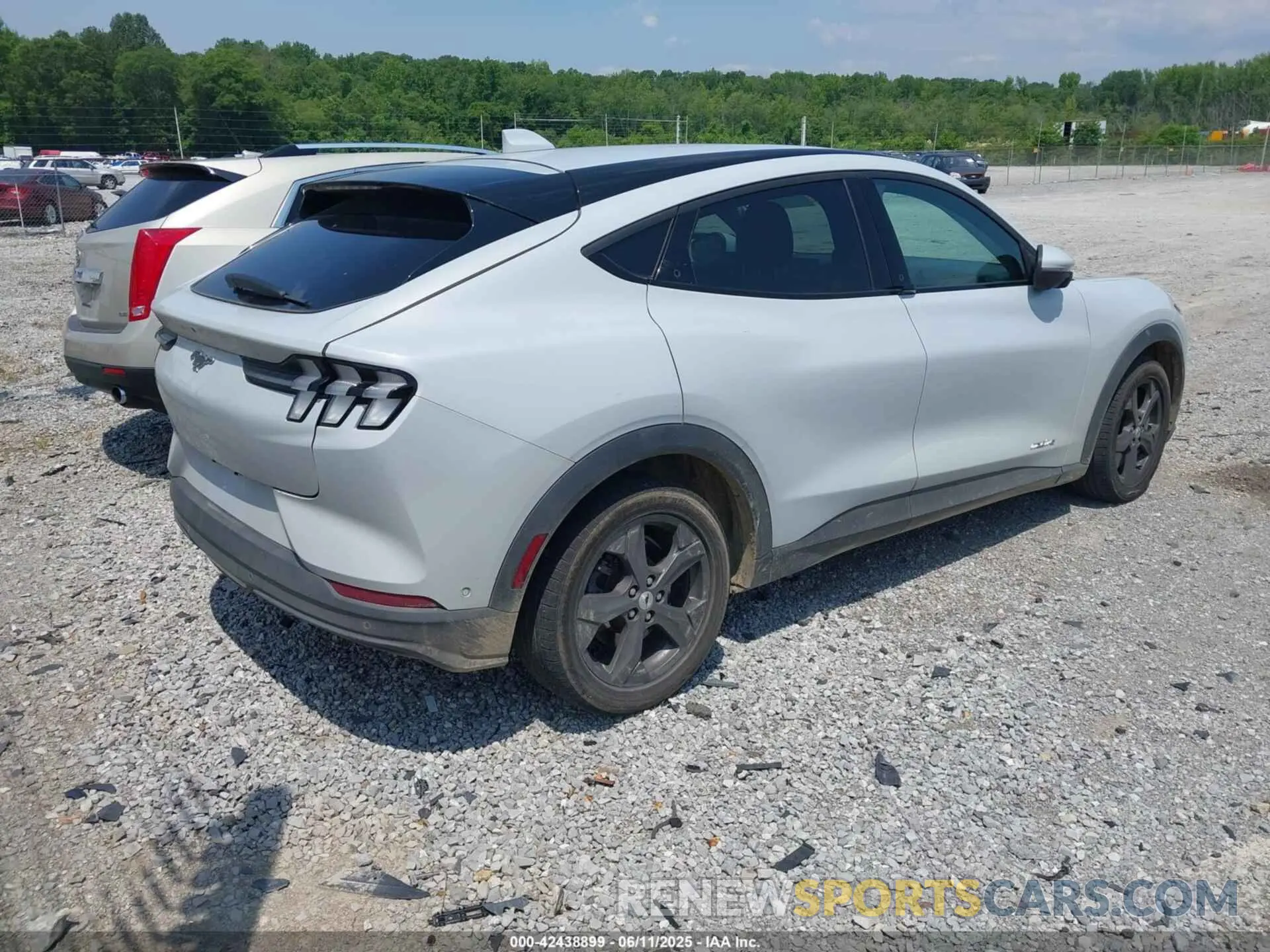 4 Photograph of a damaged car 3FMTK1RM5MMA49227 FORD MUSTANG MACH-E 2021
