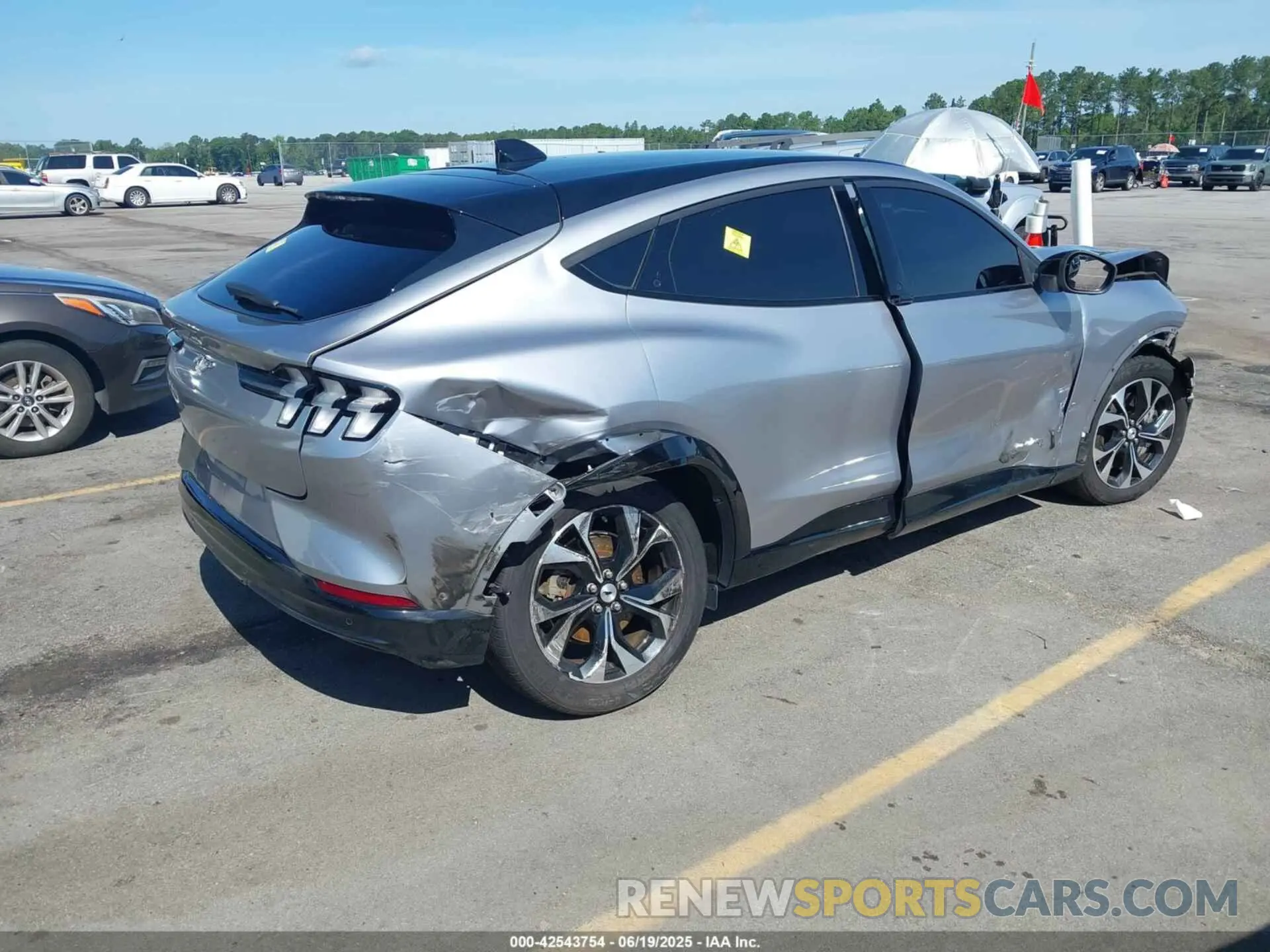 4 Photograph of a damaged car 3FMTK3SS4MMA08687 FORD MUSTANG MACH-E 2021