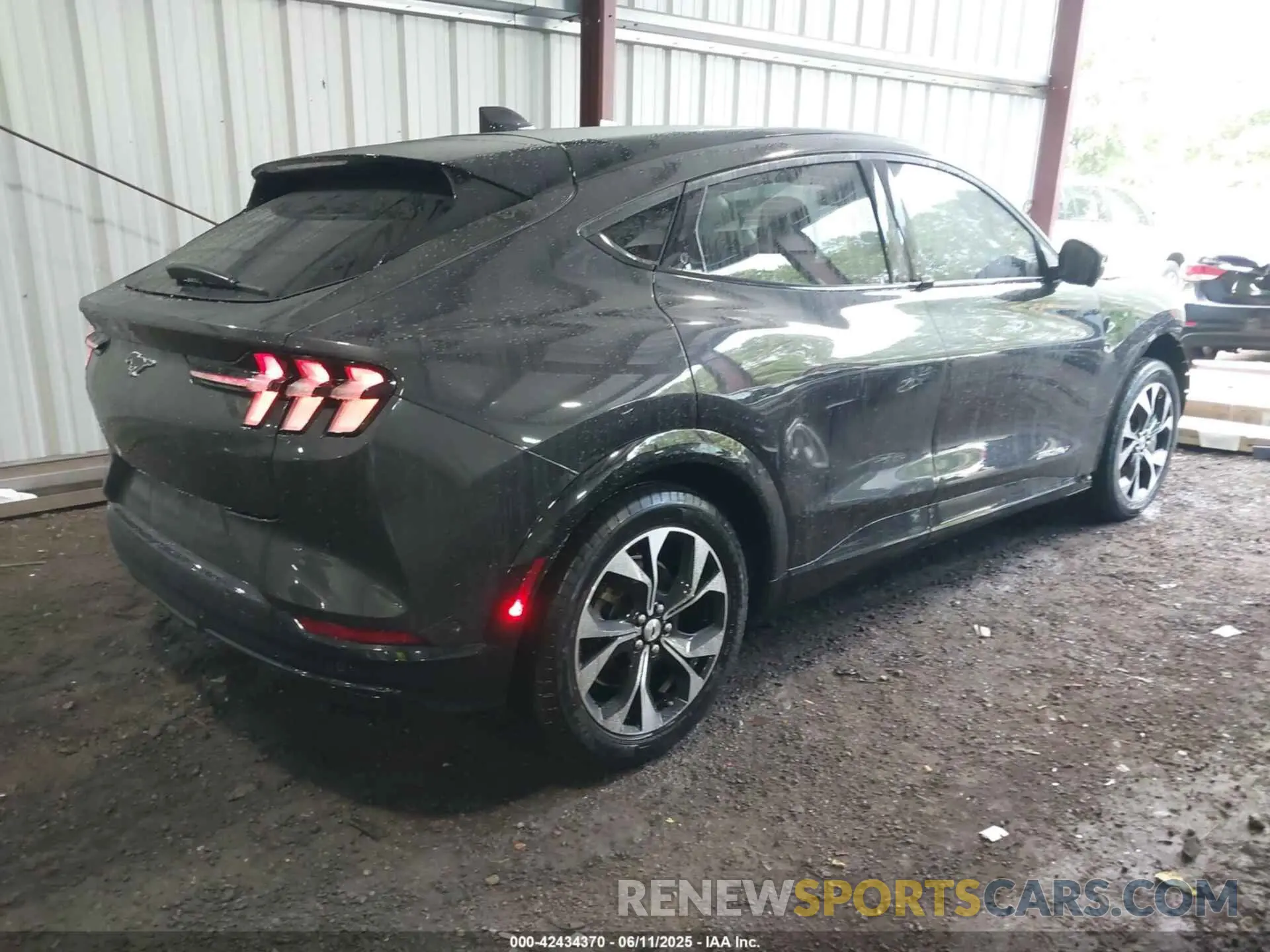 4 Photograph of a damaged car 3FMTK3SU7MMA65077 FORD MUSTANG MACH-E 2021