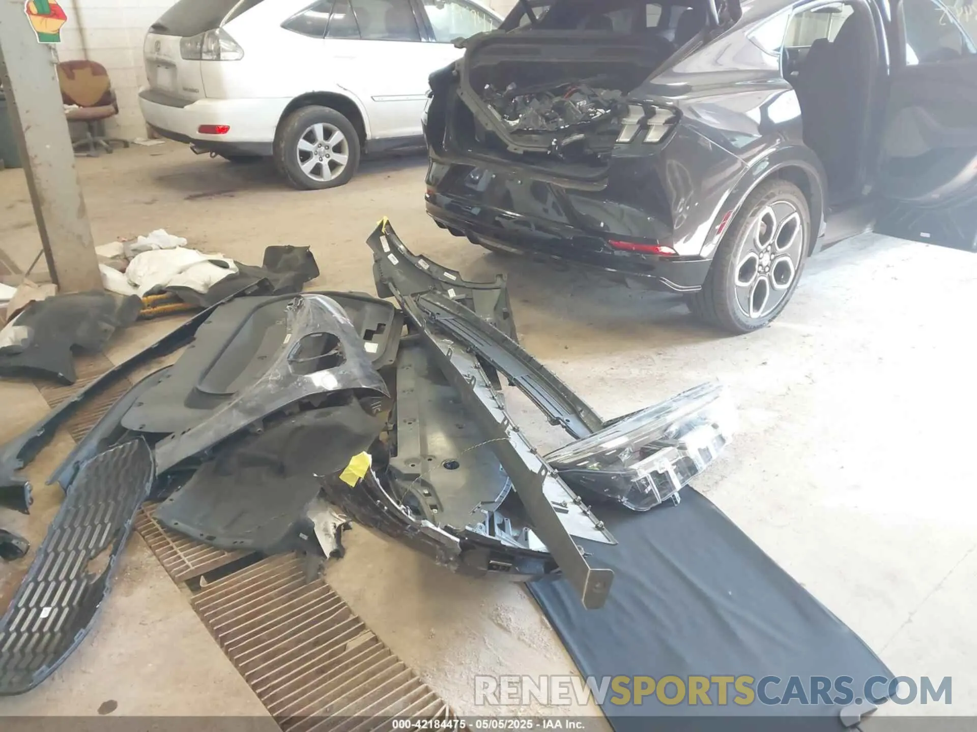 12 Photograph of a damaged car 3FMTK4SE1MME00977 FORD MUSTANG MACH-E 2021